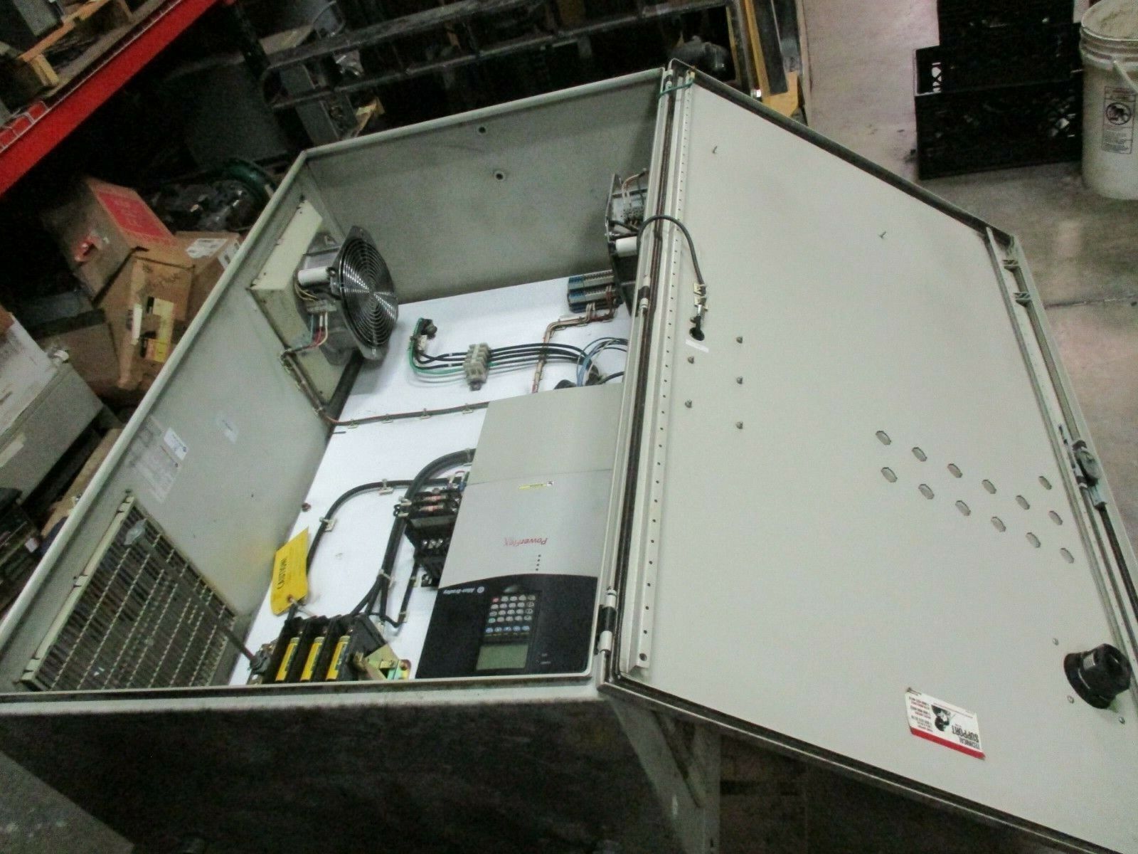 Allen-Bradley PowerFlex 700 AC Drive w/ Nema 12 Enclosure 40HP 3Ph 480V Used