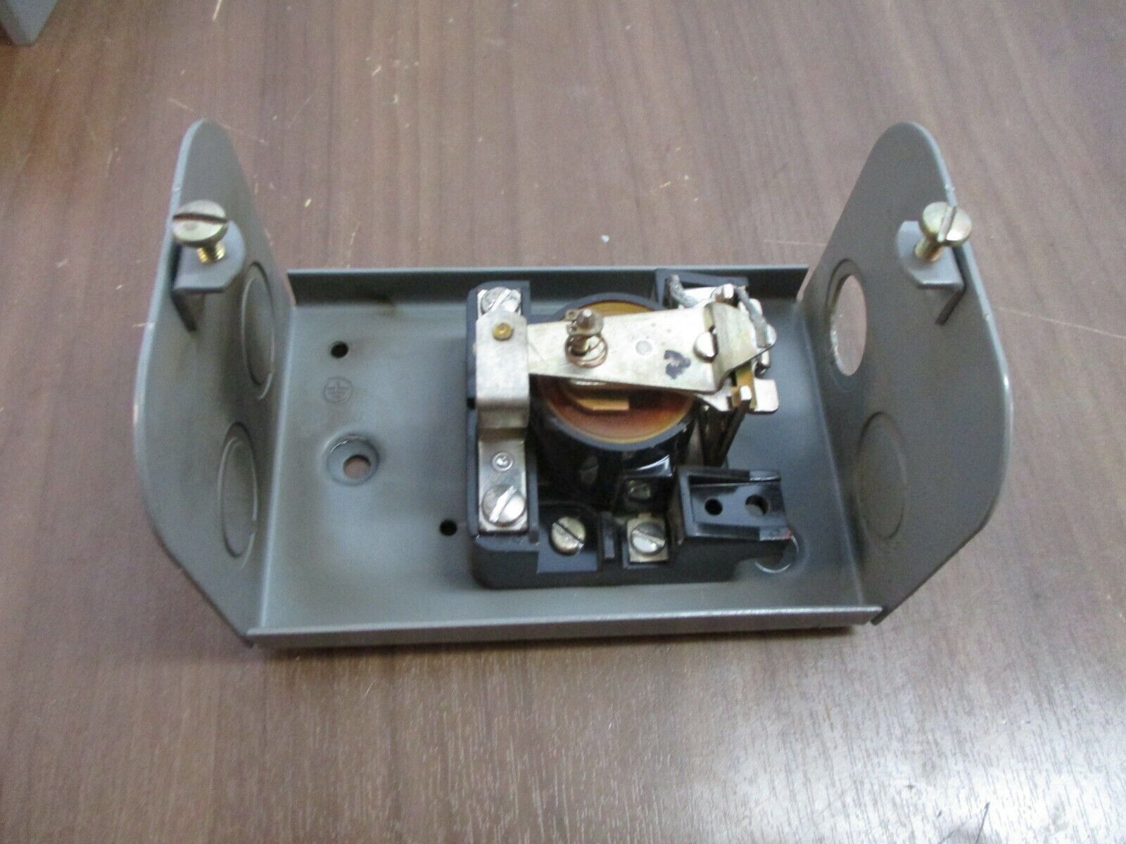 Square D Enclosed Power Relay 8501 C015V20 Ser. C 120V Coil Nema 1 Enclosure