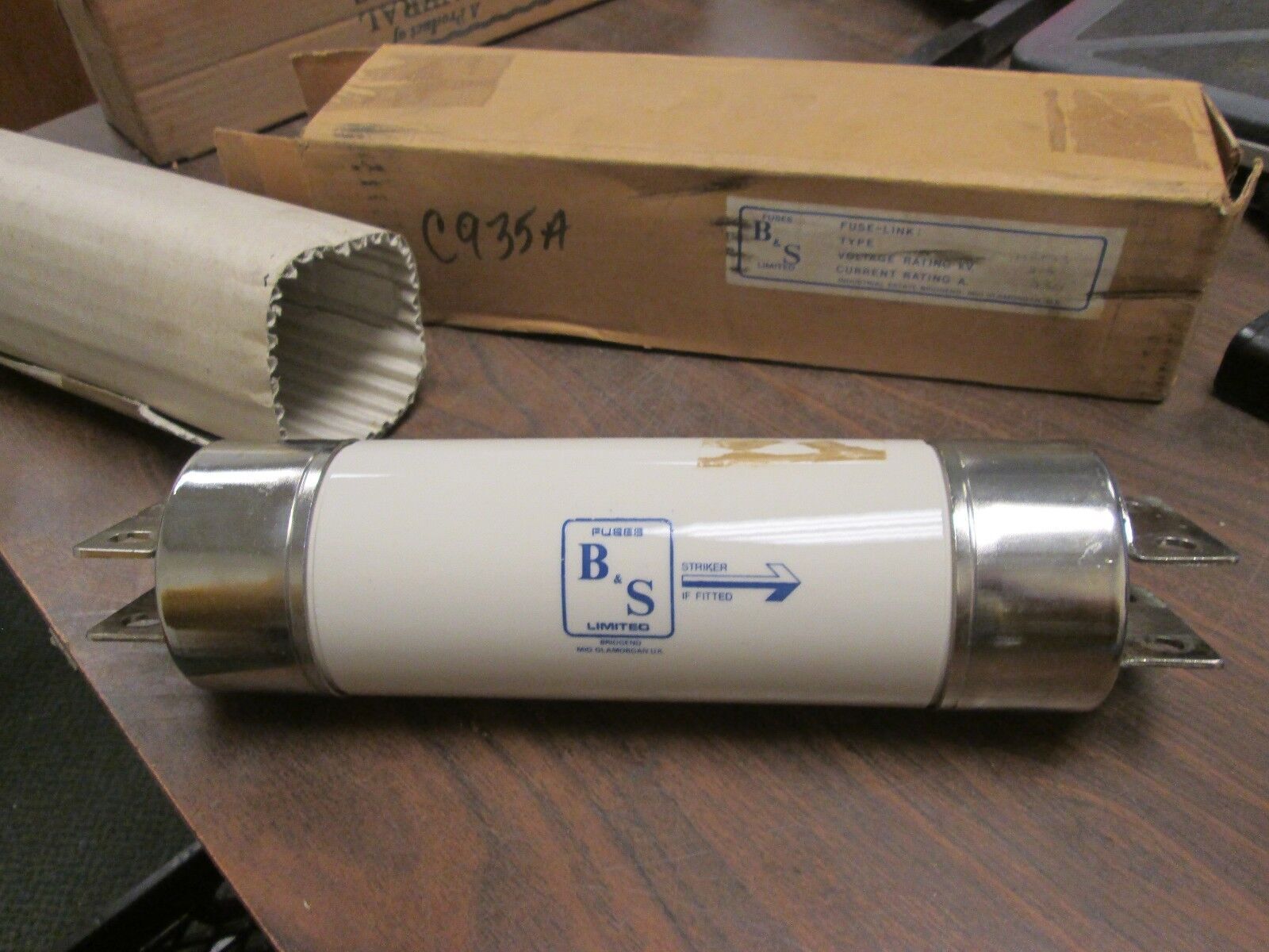 B&S Medium Voltage Fuse MRFS3 2.5KV 250A New Surplus