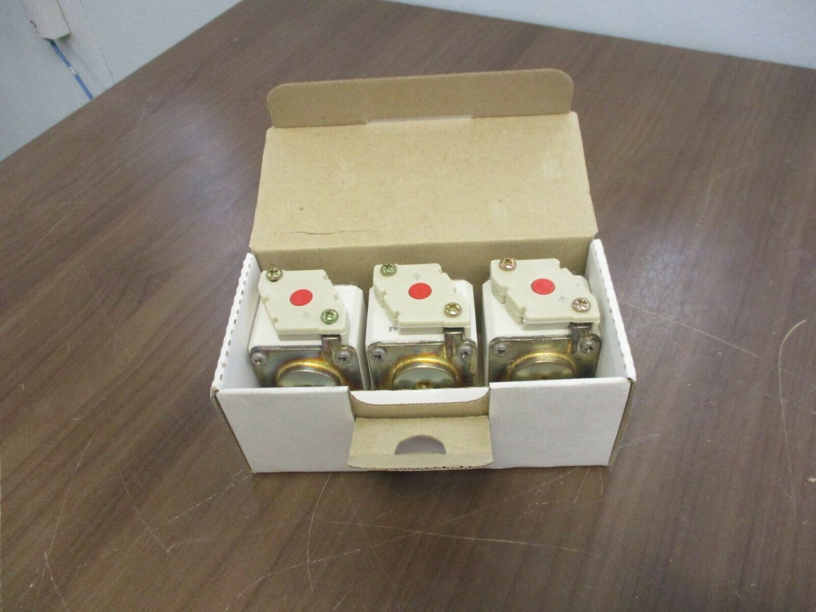 Ferraz Protistor Fuse S101607CF00 550A 700V New Surplus *Box of 3*