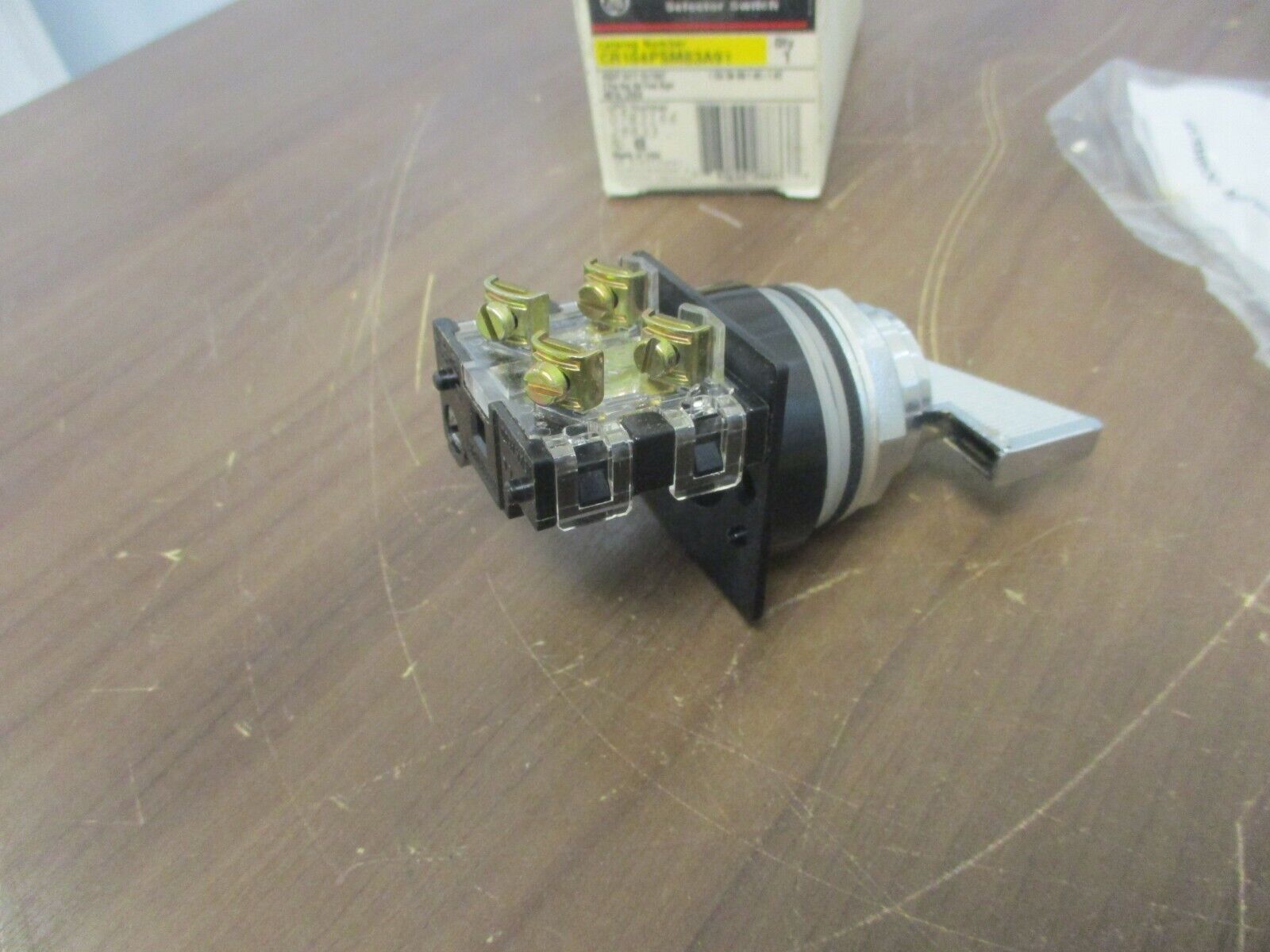 GE Lever Operated Selector Switch CR104PSM83A91 3-Position Metal Lever