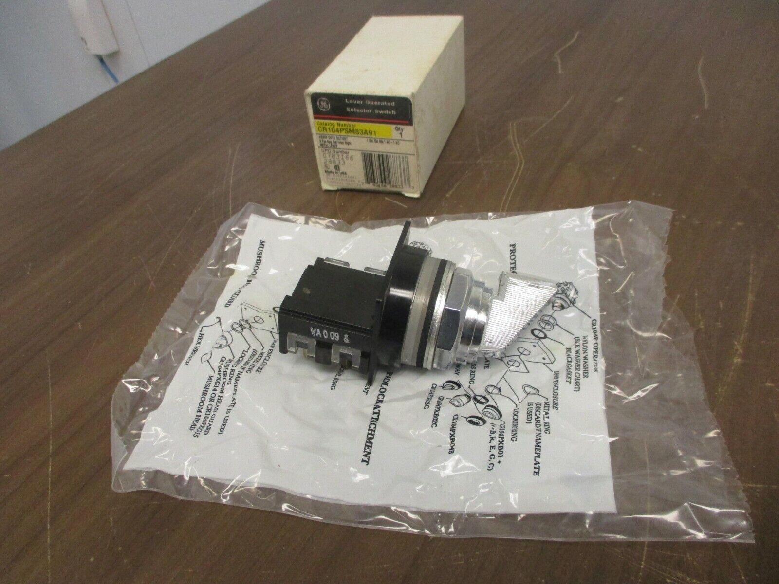 GE Lever Operated Selector Switch CR104PSM83A91 3-Position Metal Lever