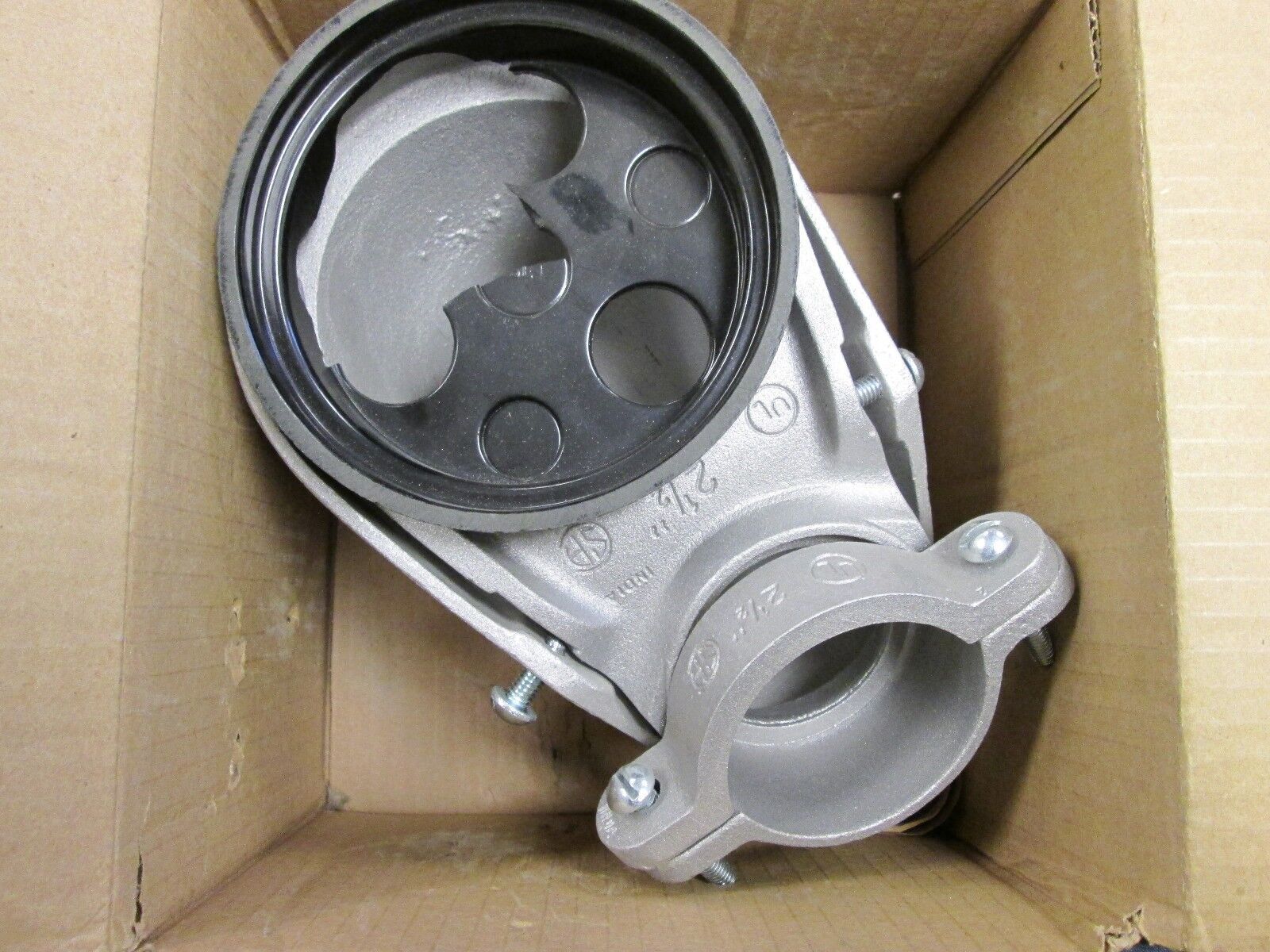 Thomas & Betts Service Entrance Head SH-107 Size 2-1/2" Broken Insulator
