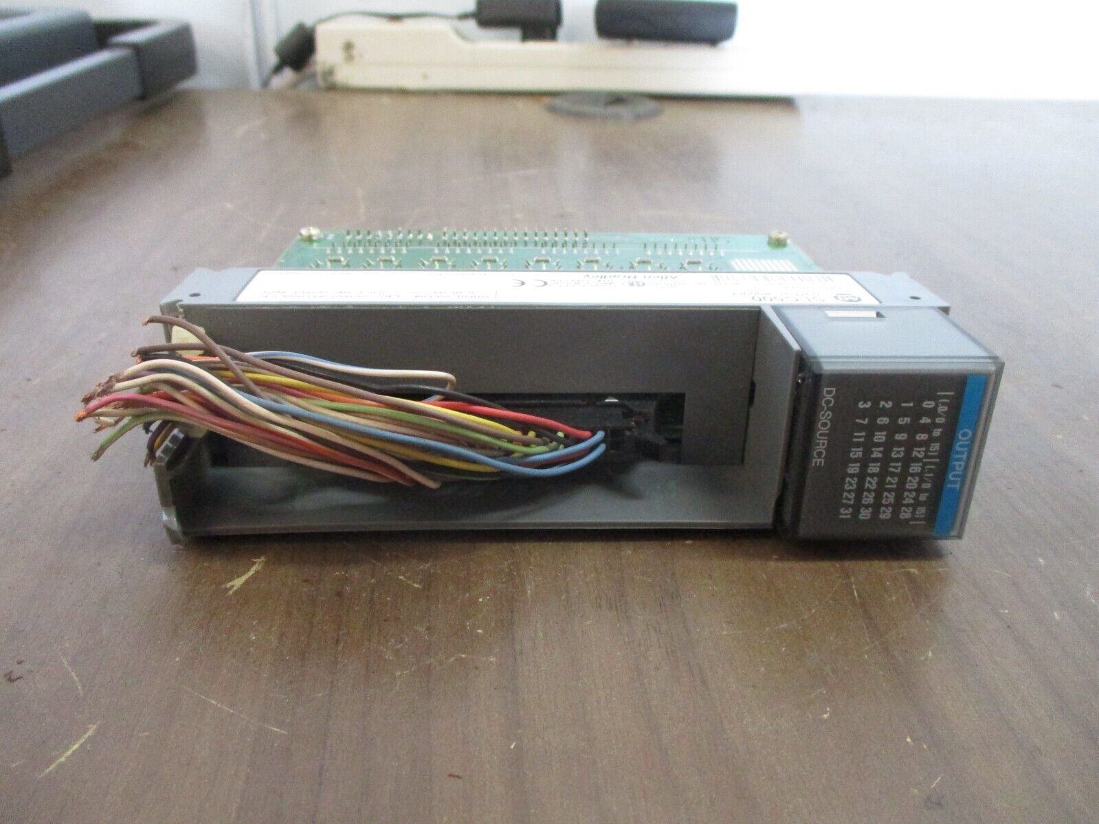 Allen-Bradley SLC 500 Output Module 1746-OB32 Ser. C 5-50VDC *No Terminal Cover*