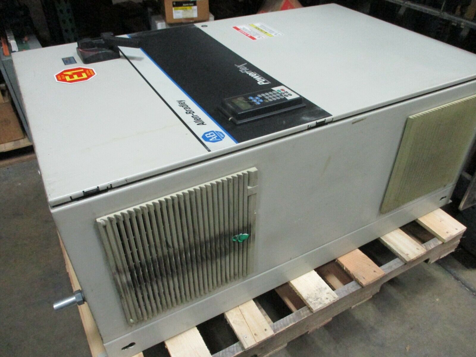Allen-Bradley PowerFlex 700 AC Drive w/ Nema 12 Enclosure 40HP 480V 3Ph Used