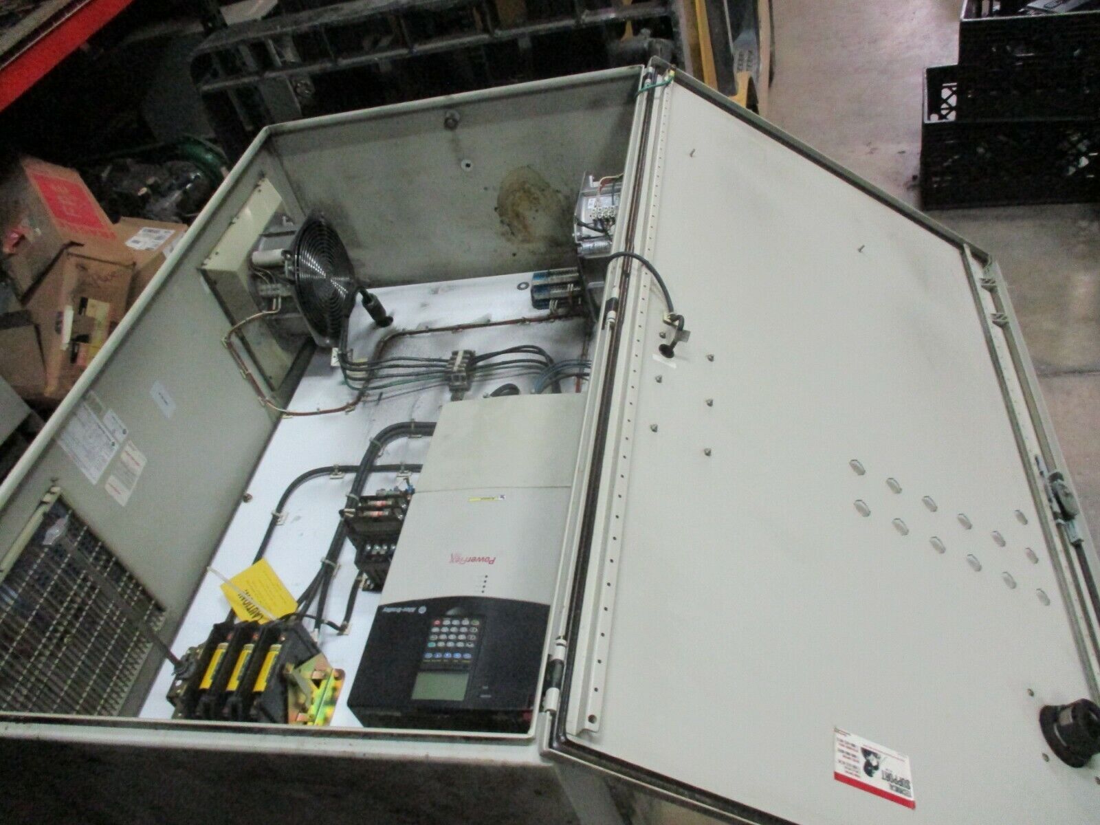 Allen-Bradley PowerFlex 700 AC Drive w/ Nema 12 Enclosure 40HP 480V 3Ph Used