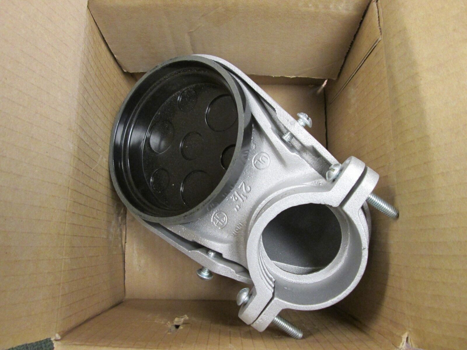 Thomas & Betts Service Entrance Head SH-107 Size 2-1/2" 7 Hole Insulator