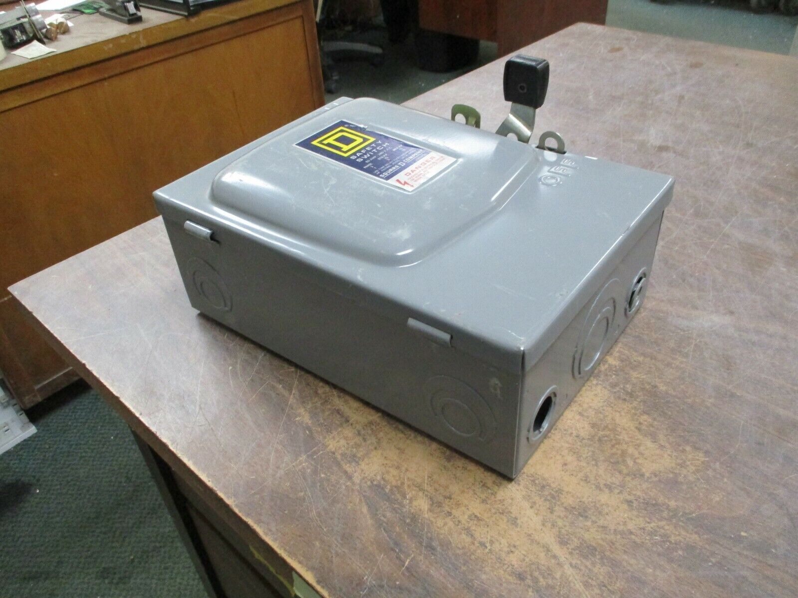Square D Fusible Safety Switch D-222-N 60A 240V Used
