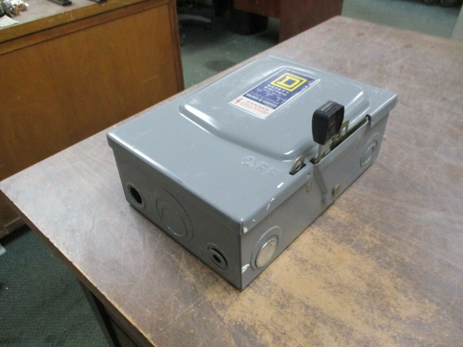 Square D Fusible Safety Switch D-222-N 60A 240V Used