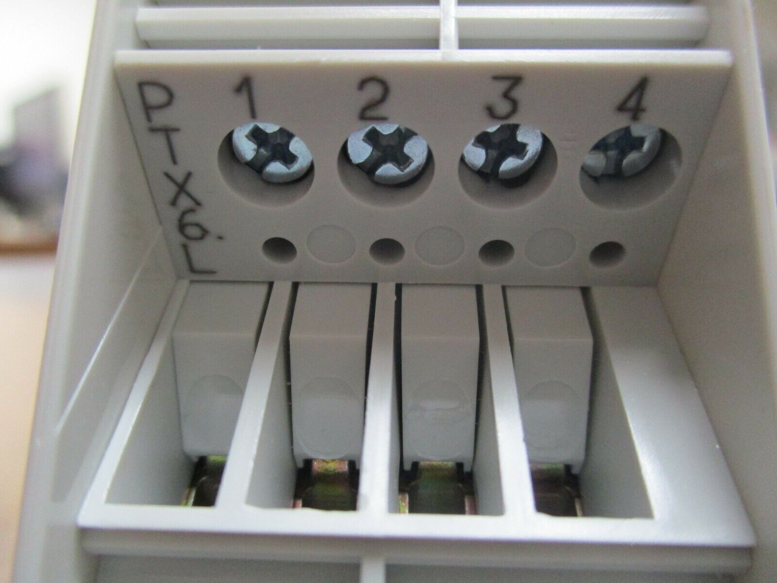 Landis & Gyr Low Voltage Terminal Block PTX6.L New Surplus