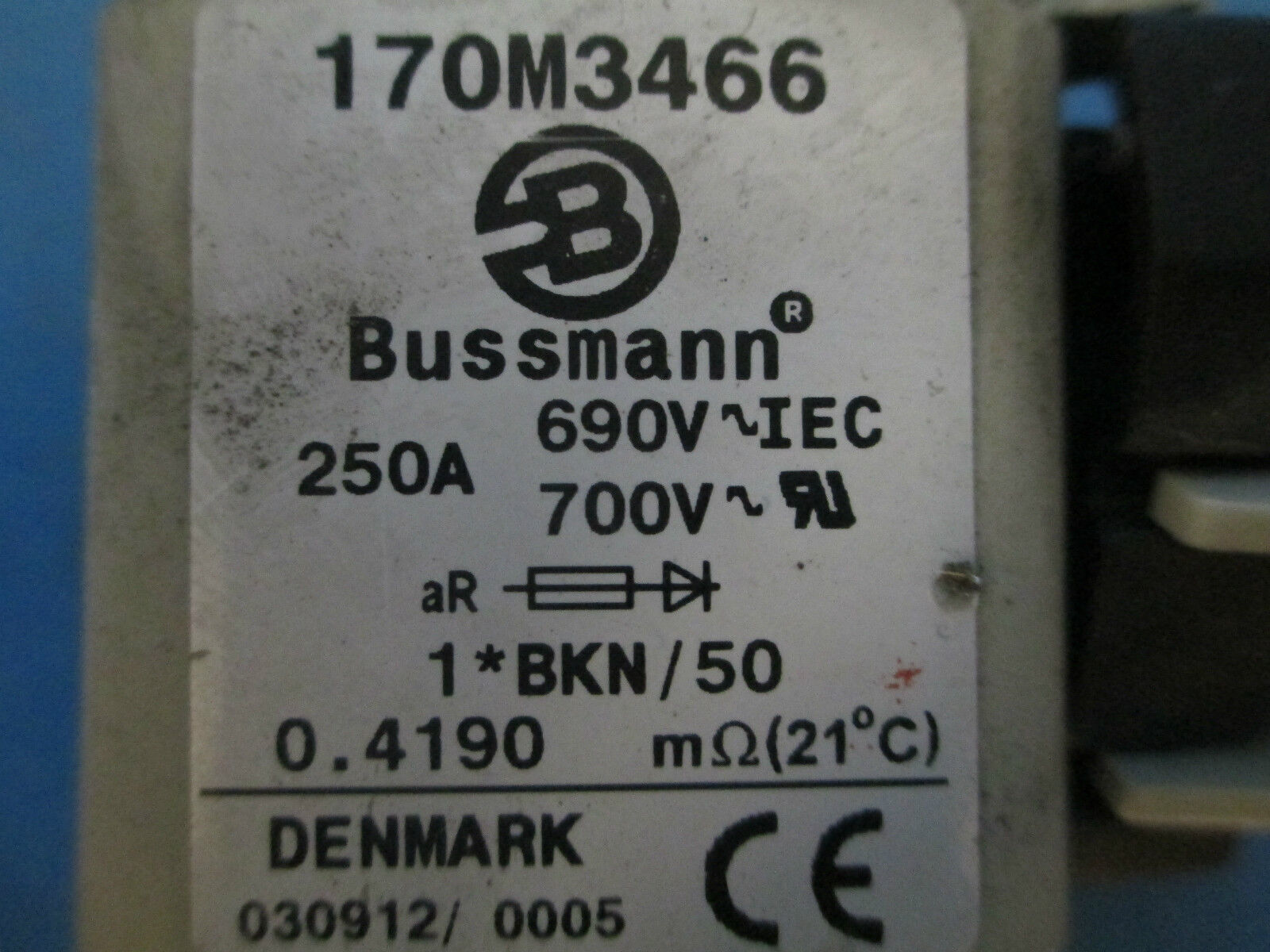 Bussmann Fuse 170M3466 250A 700V uSED