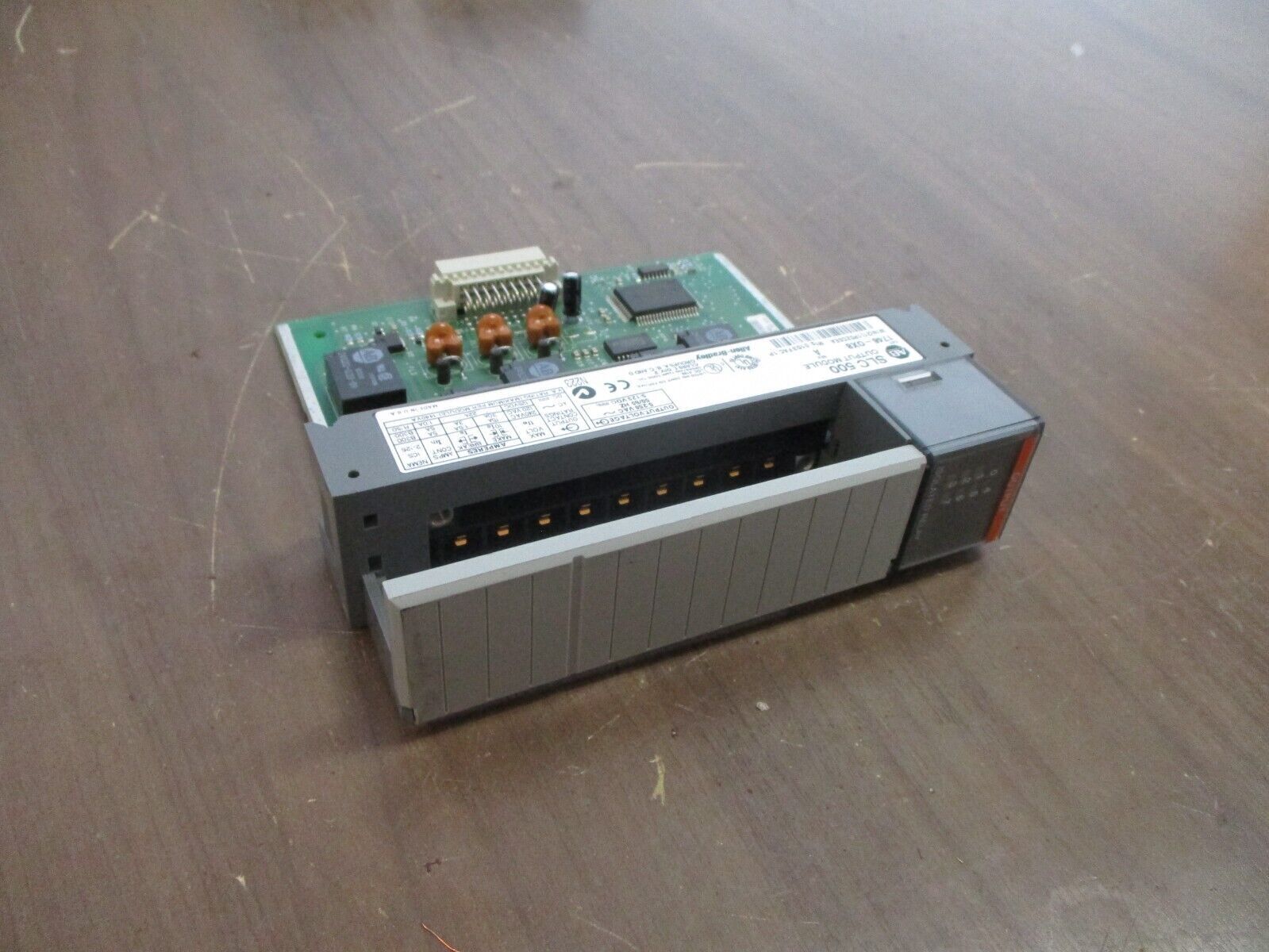 Allen-Bradley SLC 500 Output Module 1746-OX8 Ser. A 5-250VAC 5-125VDC Used