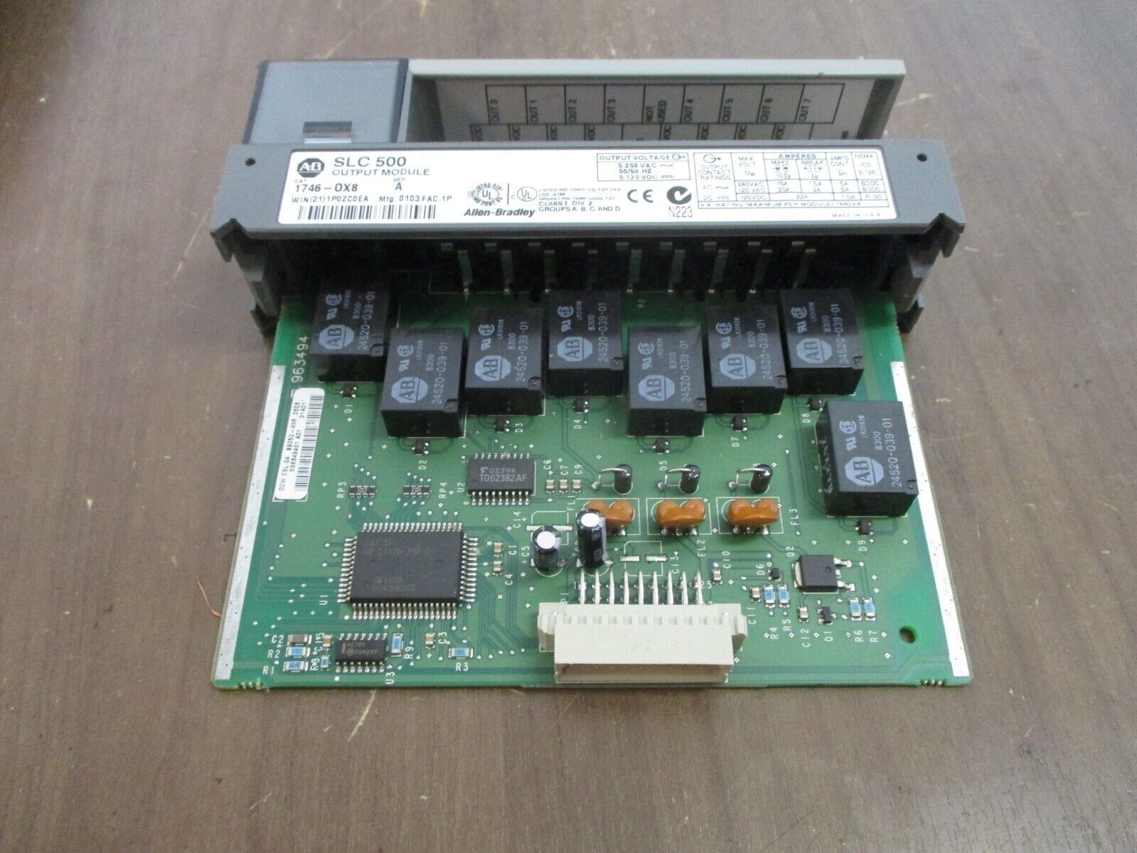 Allen-Bradley SLC 500 Output Module 1746-OX8 Ser. A 5-250VAC 5-125VDC Used