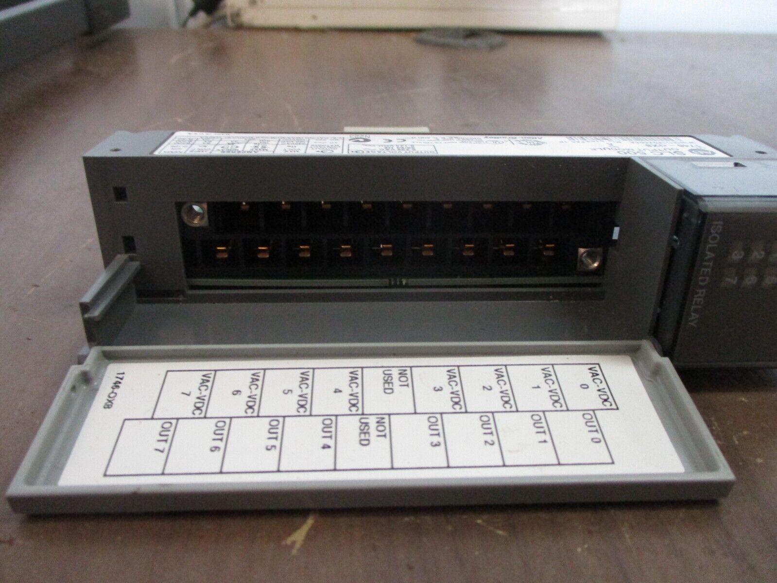 Allen-Bradley SLC 500 Output Module 1746-OX8 Ser. A 5-250VAC 5-125VDC Used
