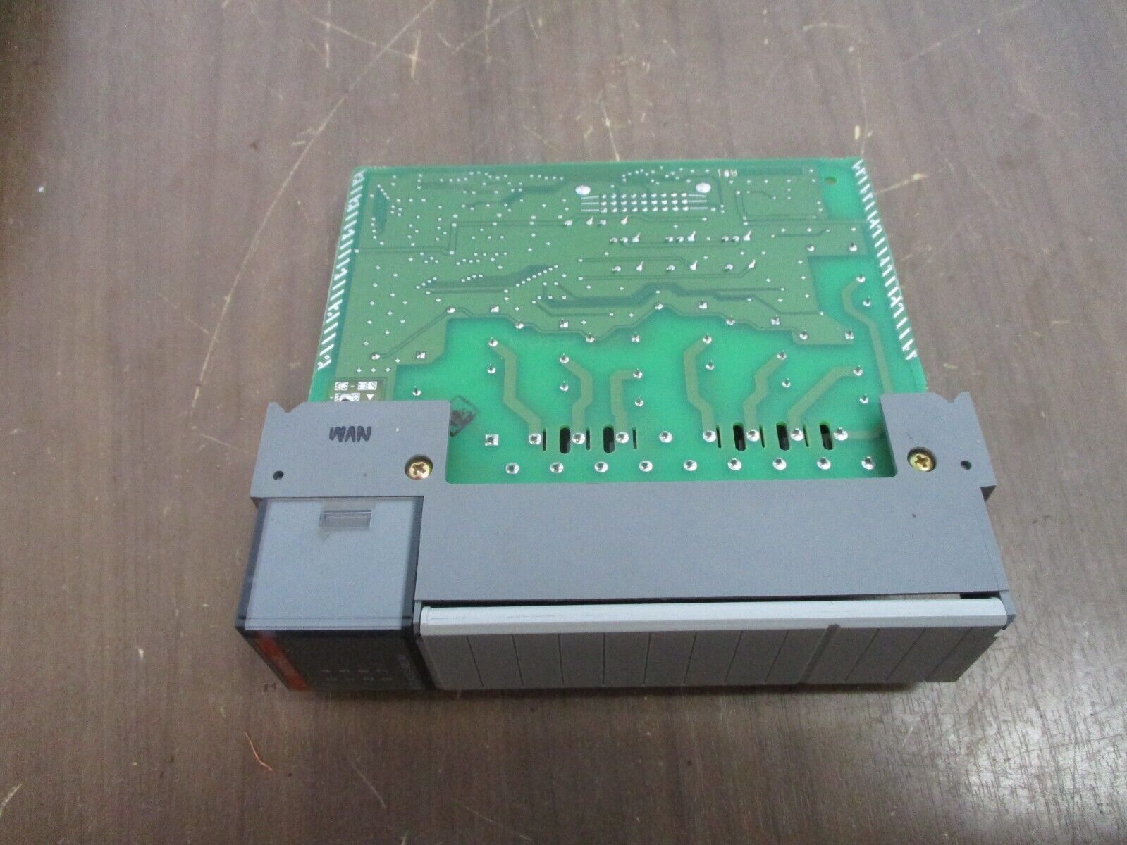 Allen-Bradley SLC 500 Output Module 1746-OX8 Ser. A 5-250VAC 5-125VDC Used
