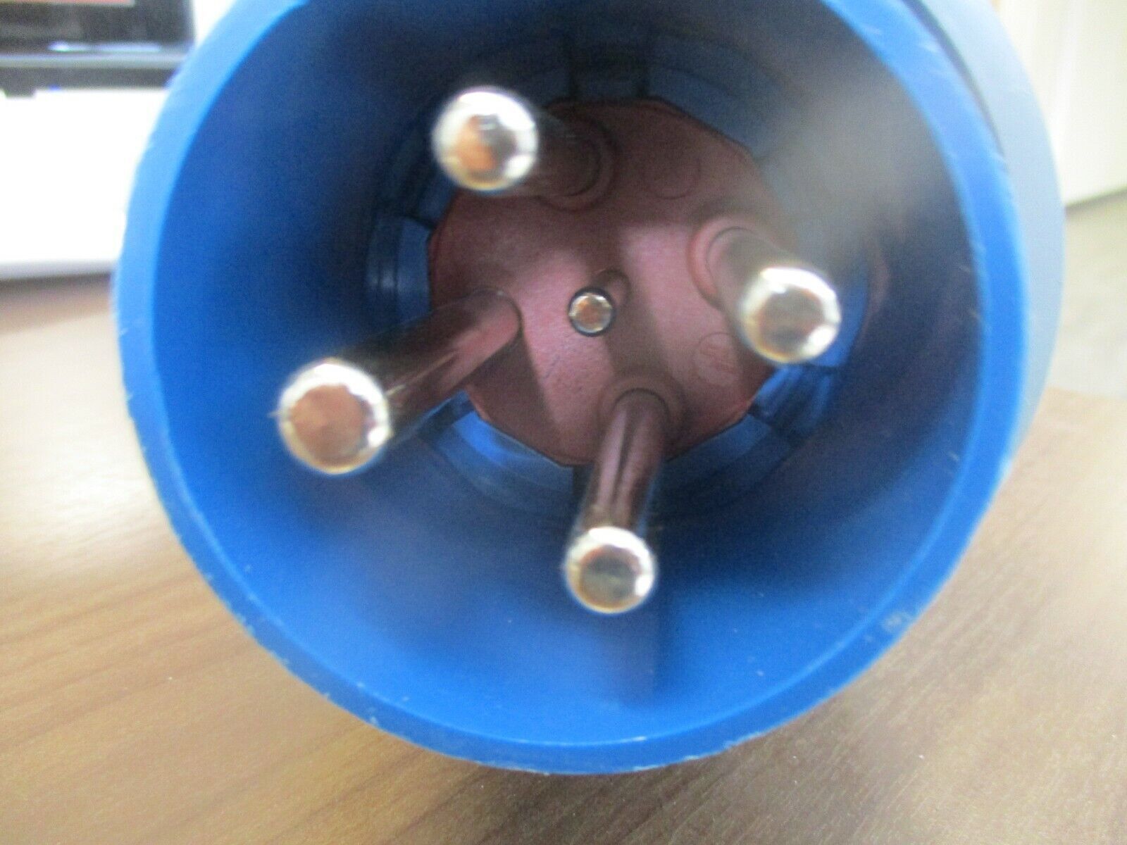 Mennekes Plug ME460P9W-1109 60A 250V 4W 3P Used
