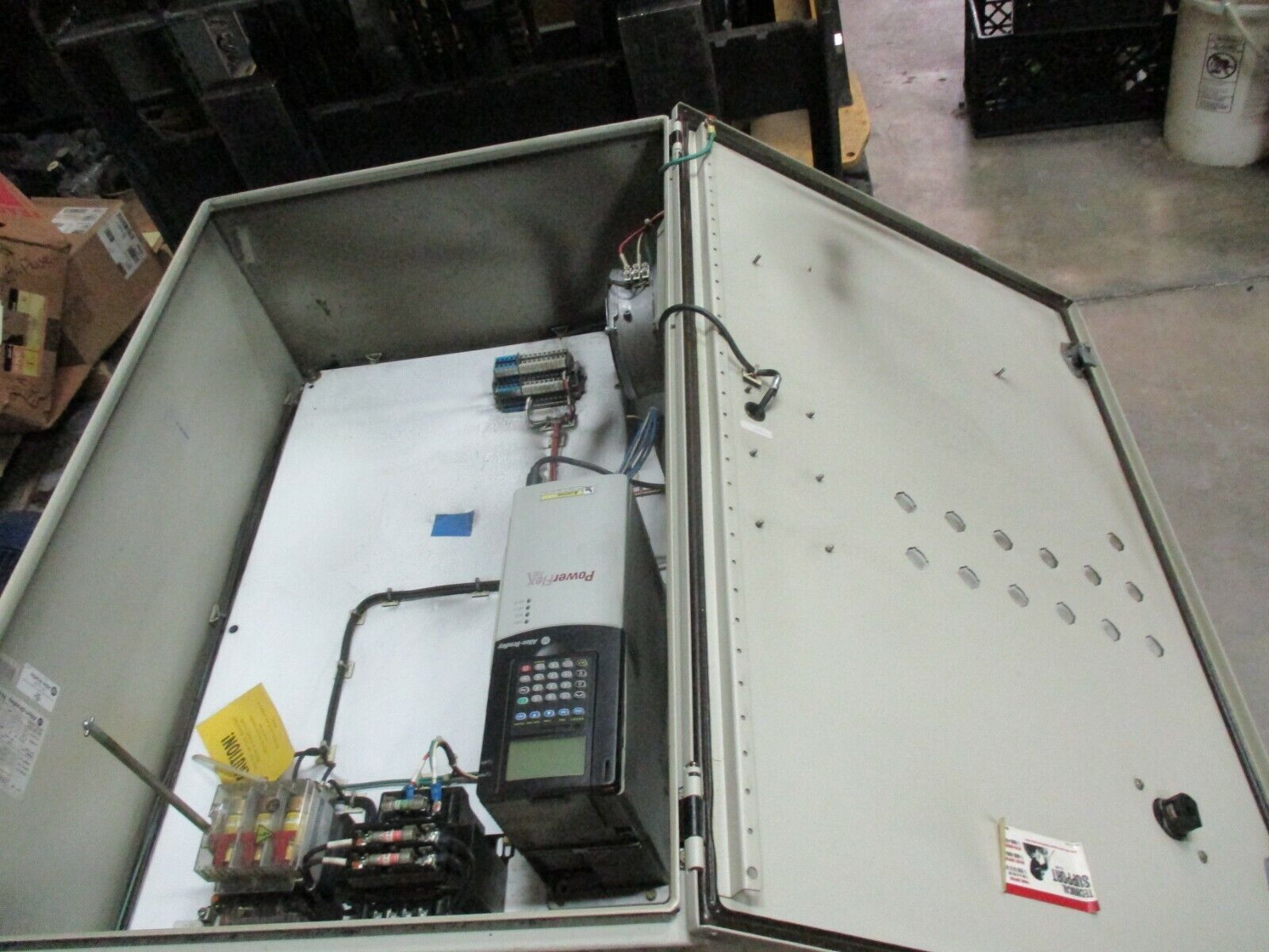 Allen-Bradley PowerFlex 700 AC Drive w/ Nema 12 Enclosure 2HP 3Ph 480V Used