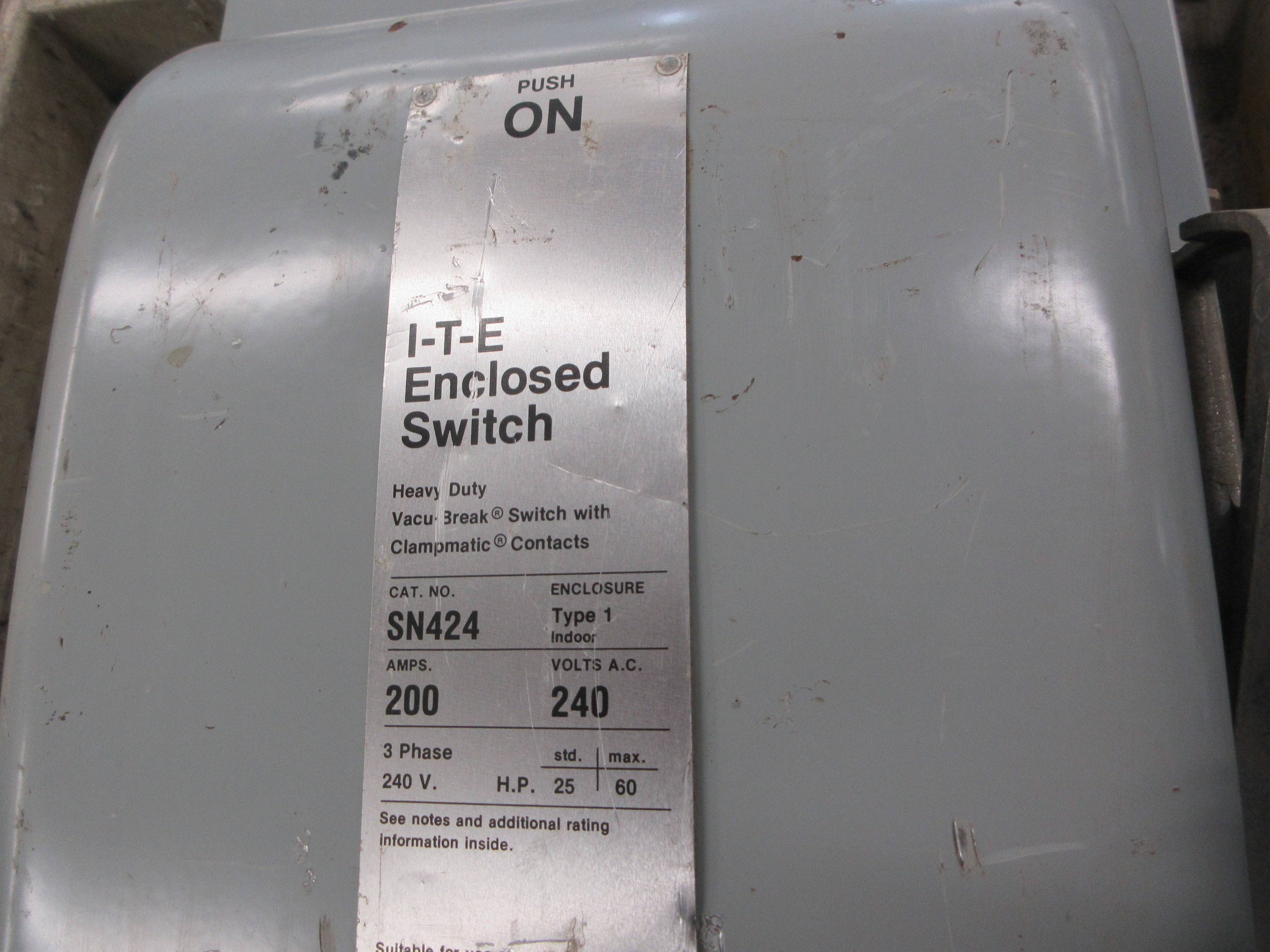 ITE Safety Switch SN424 200A 240VAC 3Ph Type 1 Enclosure Used