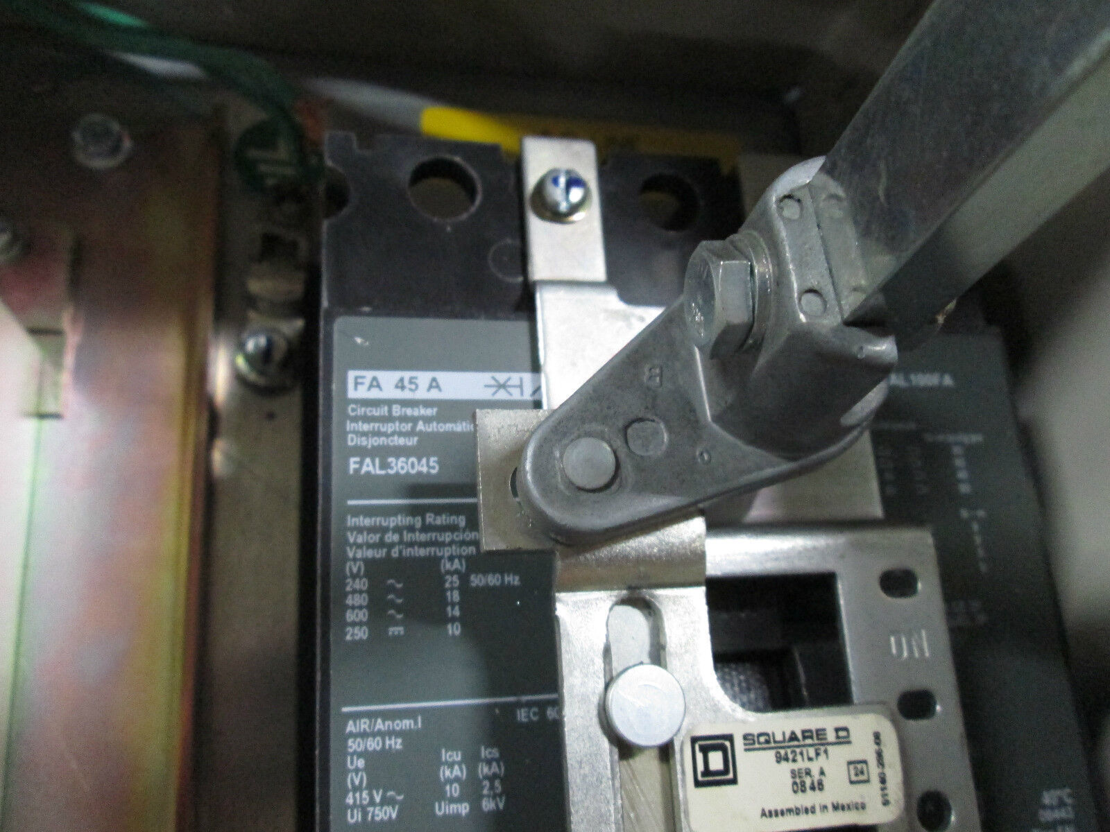 Yaskawa AC Drive w/ Disconnect CIMR-97U4011 21kVA In: 480V 33A Out: 0-460V 27A