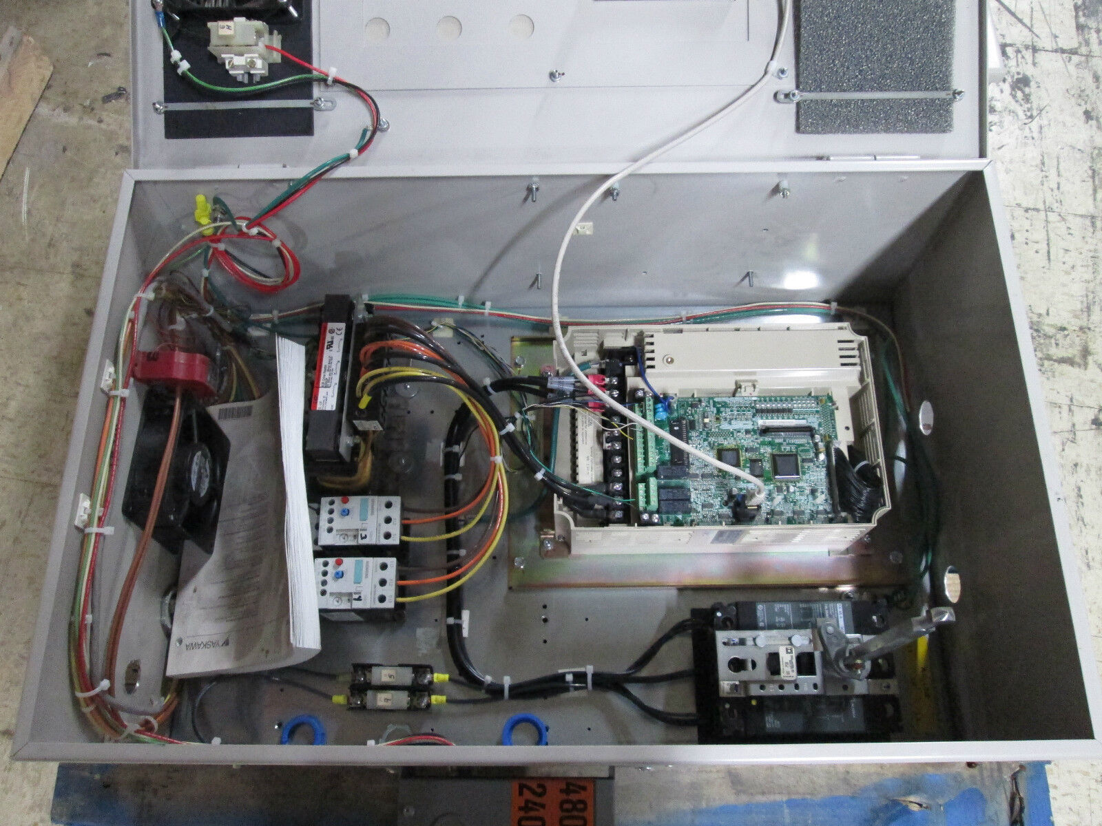 Yaskawa AC Drive w/ Disconnect CIMR-97U4011 21kVA In: 480V 33A Out: 0-460V 27A