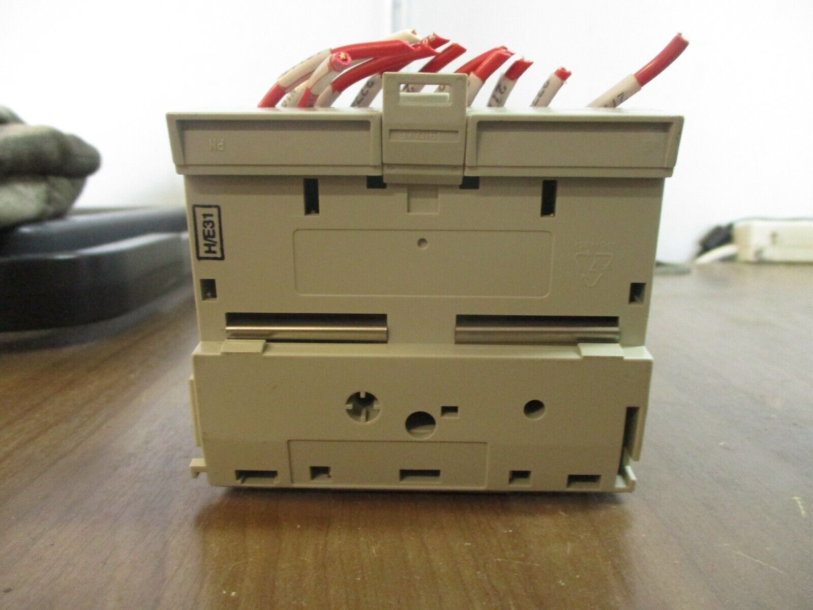 Allen-Bradley Flex I/O Output Module 1794-OA8 120VAC *Missing Terminal Cover*