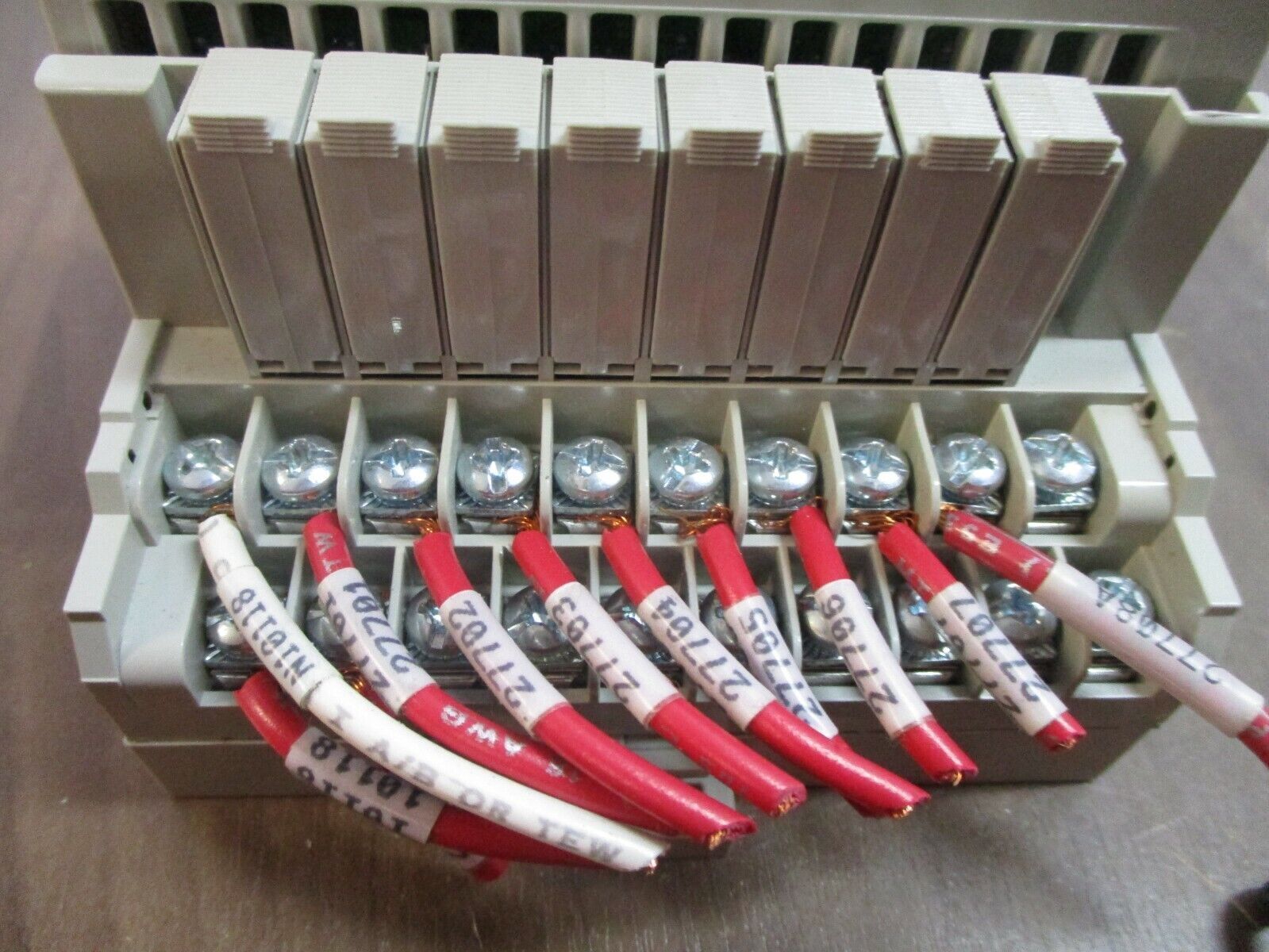 Allen-Bradley Flex I/O Output Module 1794-OA8 120VAC *Missing Terminal Cover*
