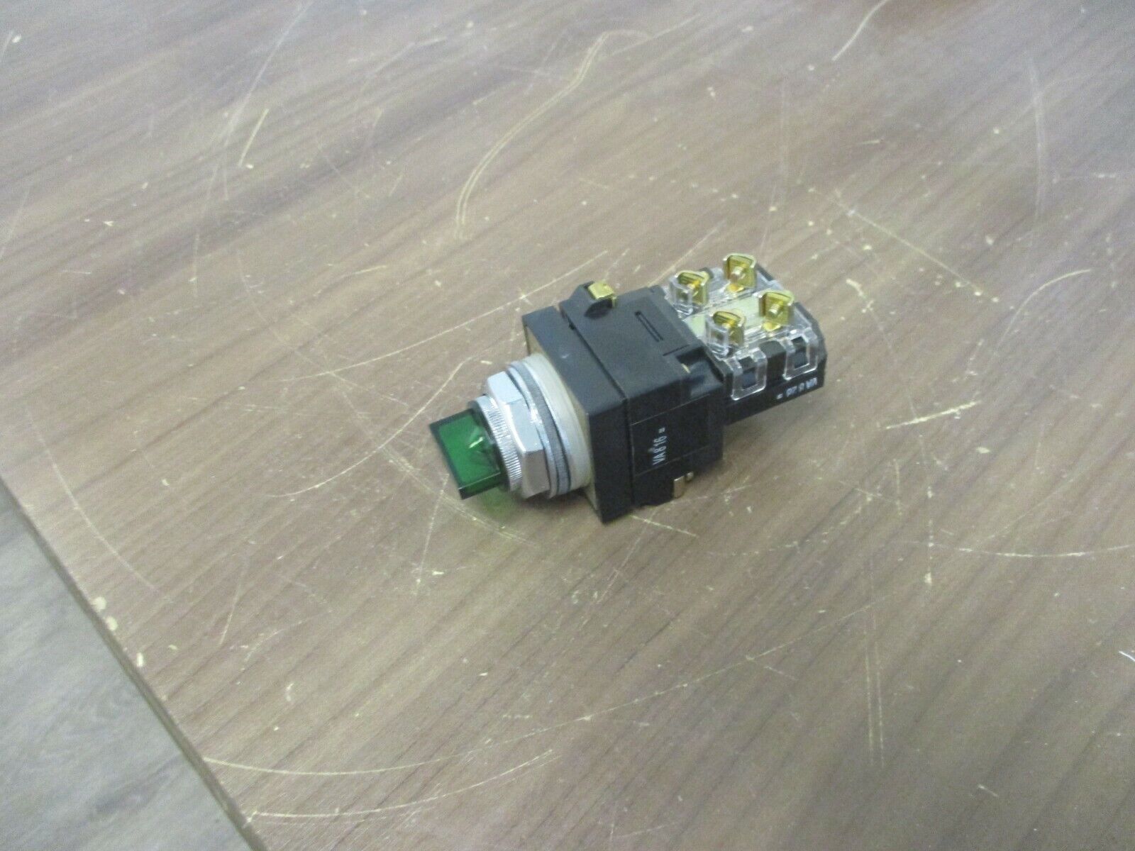 GE Illuminated Selector Switch CR104PSL94G-11S2 Green Lens *No Box* New Surplus