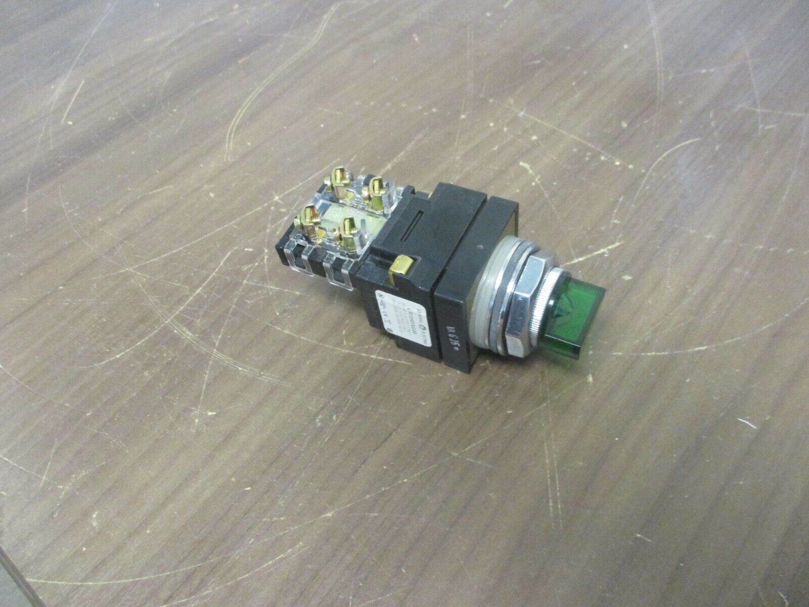 GE Illuminated Selector Switch CR104PSL94G-11S2 Green Lens *No Box* New Surplus