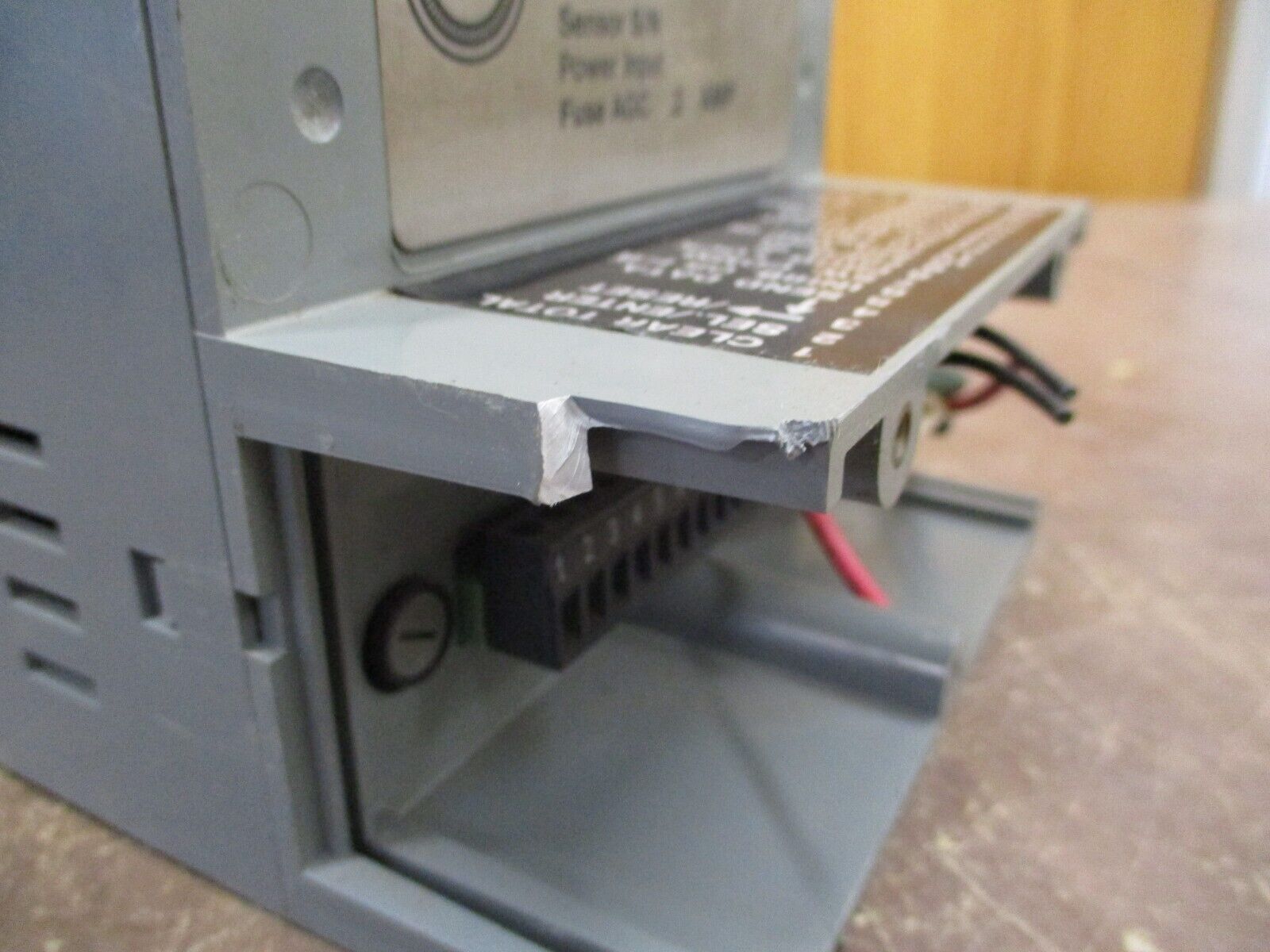 Micro Motion DRT Digital Rate Totalizer DRT1NA1E 115VAC 0.2A *Chipped Cover*