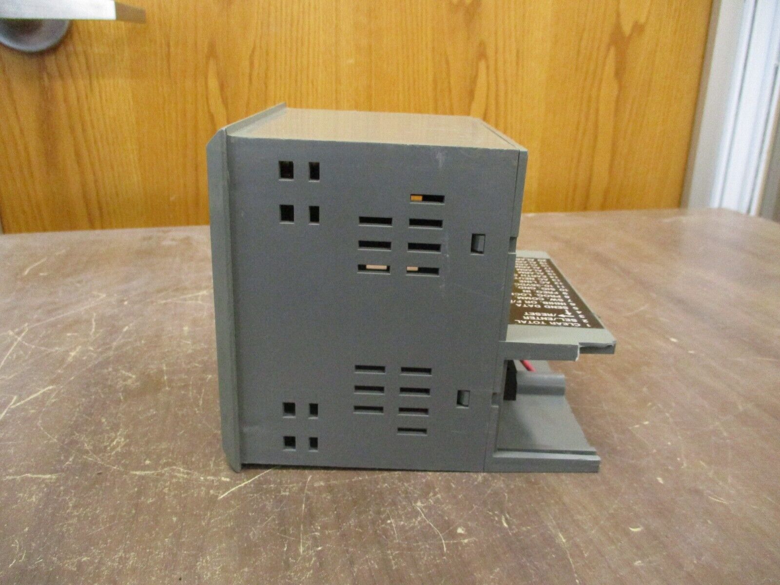 Micro Motion DRT Digital Rate Totalizer DRT1NA1E 115VAC 0.2A *Chipped Cover*