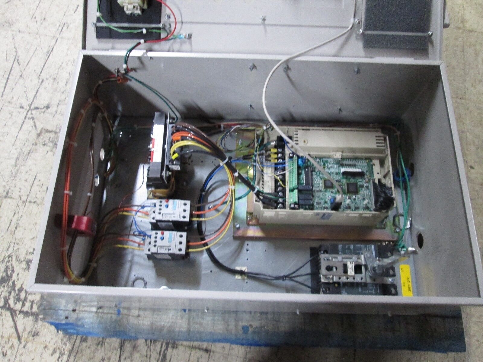 Yaskawa AC Drive w/Disconnect CIMR-97U4011 21KVA In: 480V 25.7A Out: 0-460V 21A