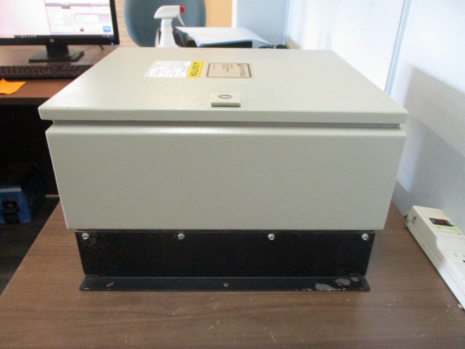 Motortronics AC Drive KP1-405-E-GF 5HP 400V 50/60Hz 8.8A Nema 4X Used