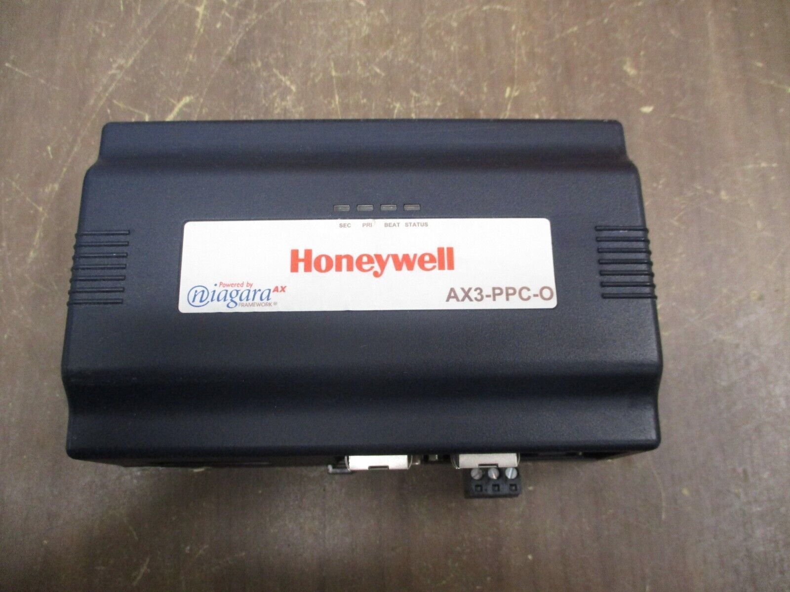 Honeywell Programmable Plant Controller AX3-PPC-O *Broken Mounting Foot* Used