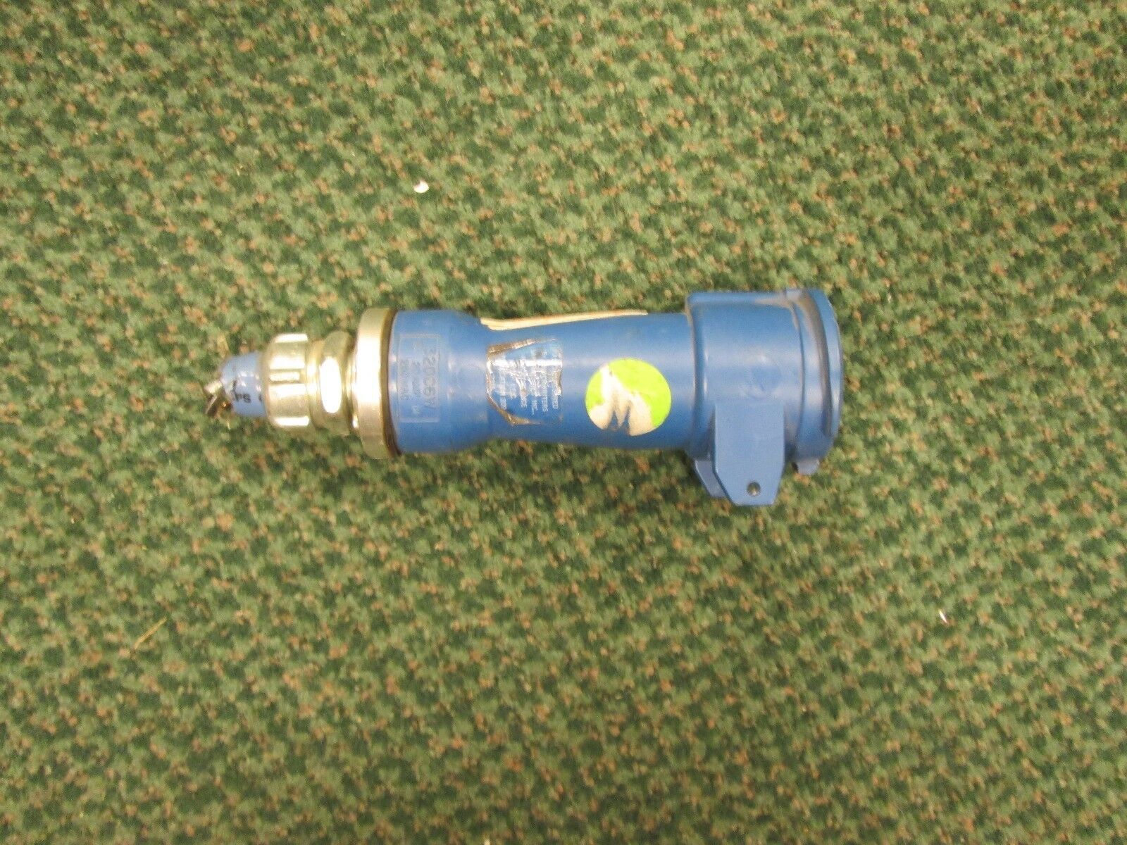 Hubbell Connector 320C6W 20A 250VAC 2P 3W NO CAP Conduit Ending Used