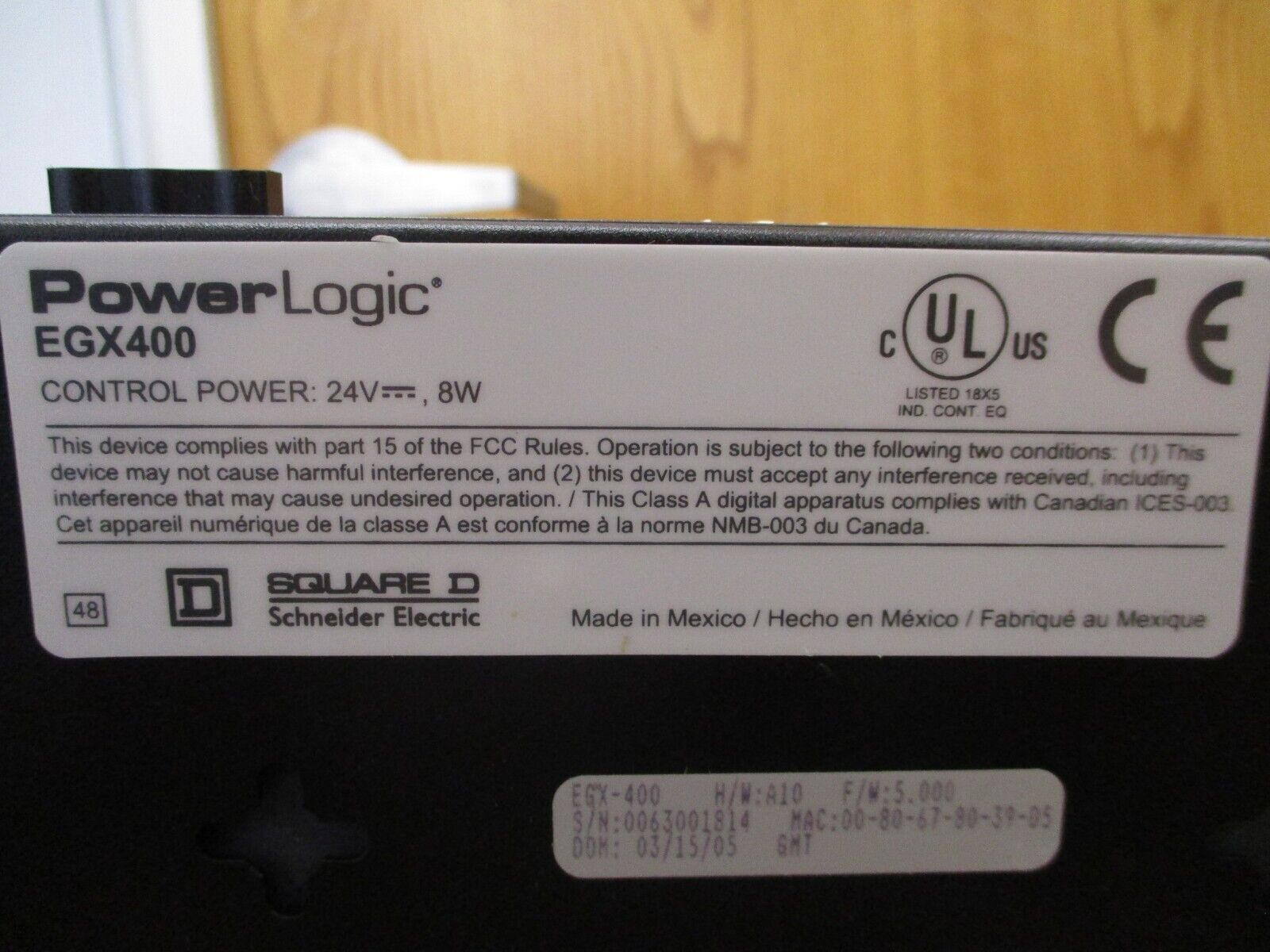 Square D Ethernet Gateway EGX400 H/W: A10 F/W: 5.000 24VDC 8W *Broken Clip* Used