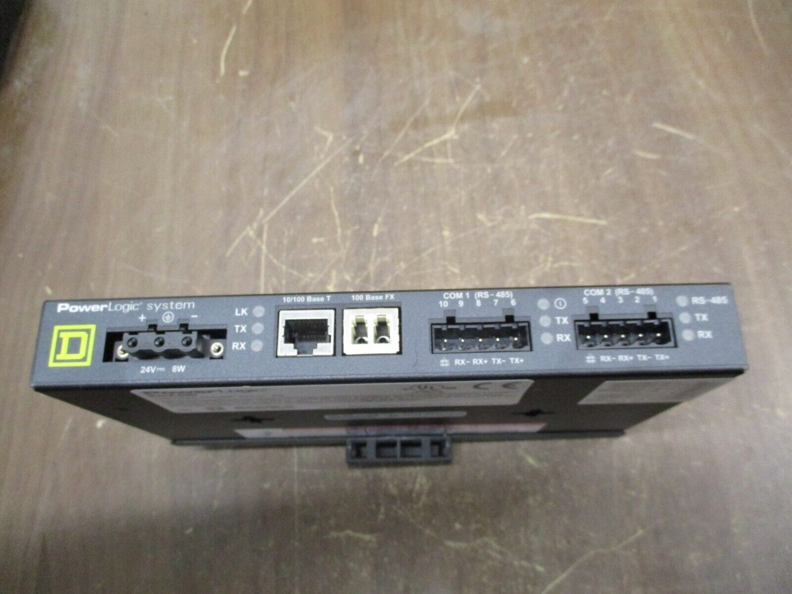 Square D Ethernet Gateway EGX400 H/W: A10 F/W: 5.000 24VDC 8W *Broken Clip* Used