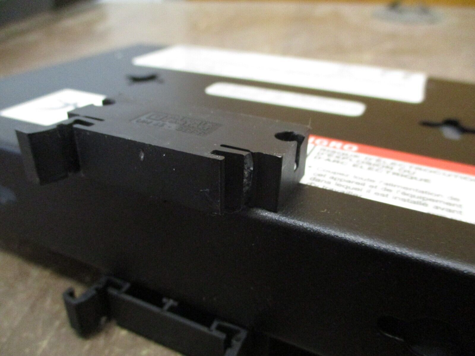 Square D Ethernet Gateway EGX400 H/W: A10 F/W: 5.000 24VDC 8W *Broken Clip* Used