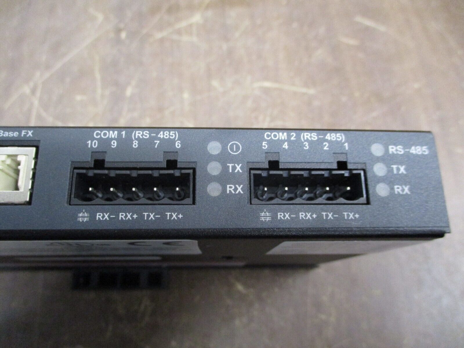 Square D Ethernet Gateway EGX400 H/W: A10 F/W: 5.000 24VDC 8W *Broken Clip* Used