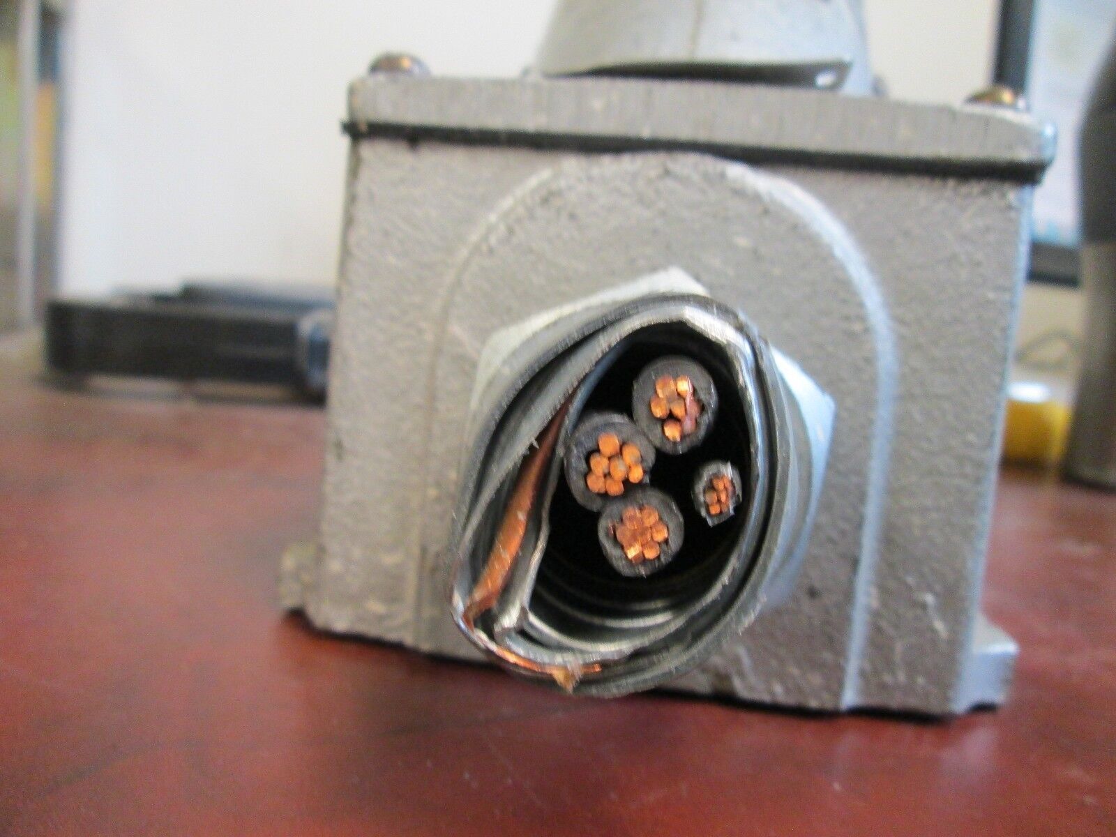 Russellstoll Receptacle w/Base 7324 60A 600V 3P 4W *No Feet* Used