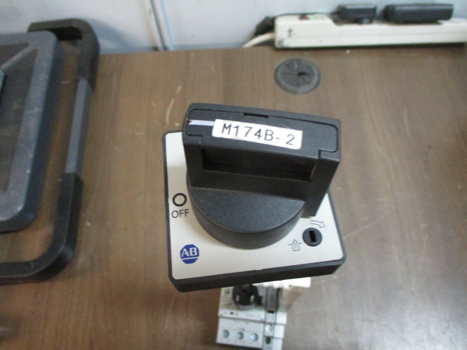 Allen-Bradley Manual Starter 140M-C2E-A40 Ser. C Trip: 0.25-0.4A w/ Handle Used