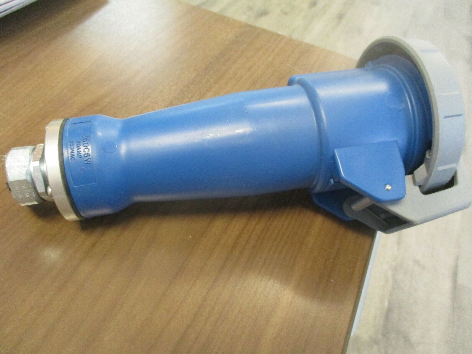 Hubbell Connector 360C6W 60A 250V Used