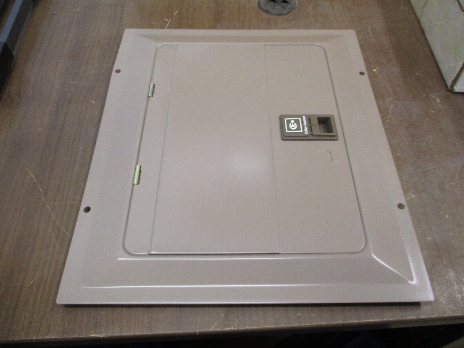 Cutler-Hammer Main Lug Load Center w/ Cover CH12L125B / CH8BSM 125A 240V 1Ph 3W