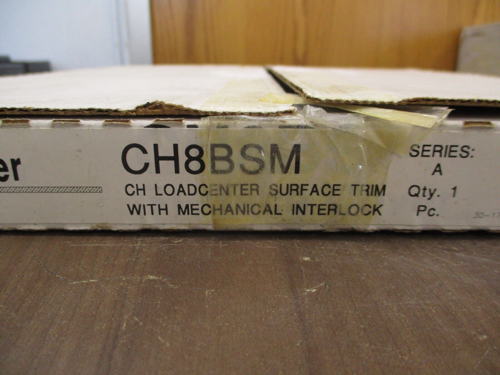 Cutler-Hammer Main Lug Load Center w/ Cover CH12L125B / CH8BSM 125A 240V 1Ph 3W