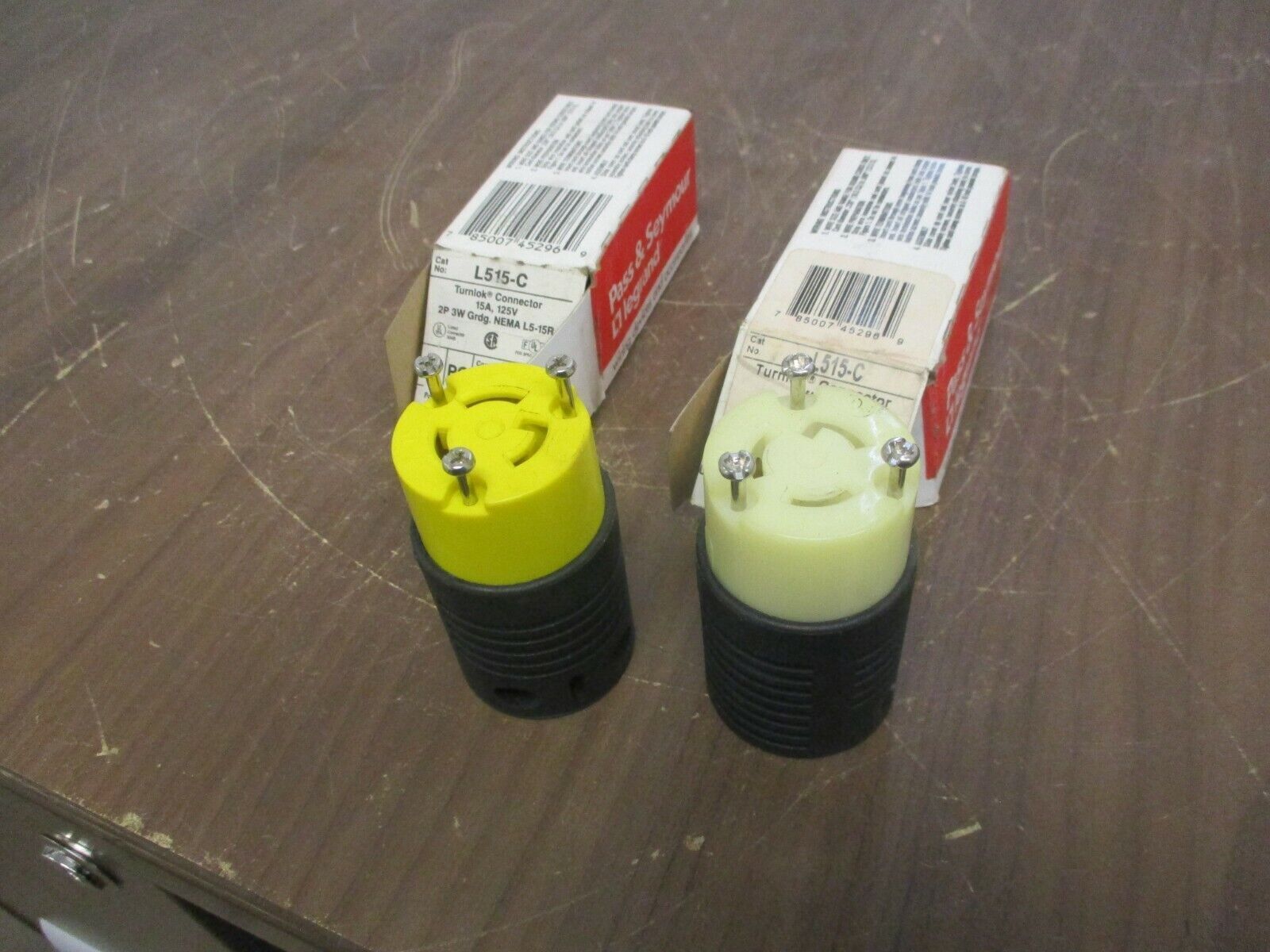 Pass & Seymour Legrand Turnlok Connector L515-C 15A 125V 2P 3W **Lot of 2**