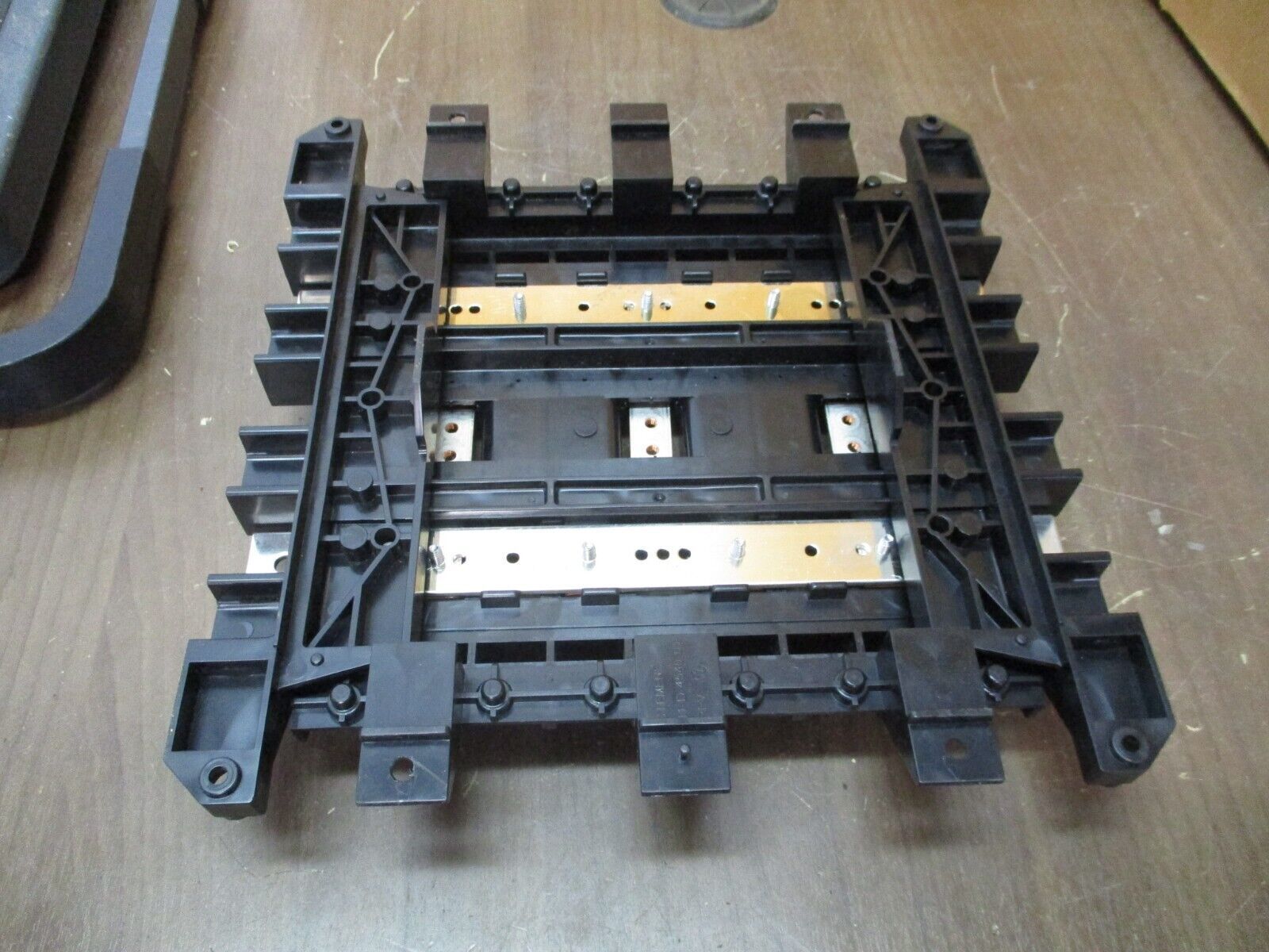 Siemens P1 Rev Chassis K11D255001 250A 18-Circuit 1Ph New Surplus