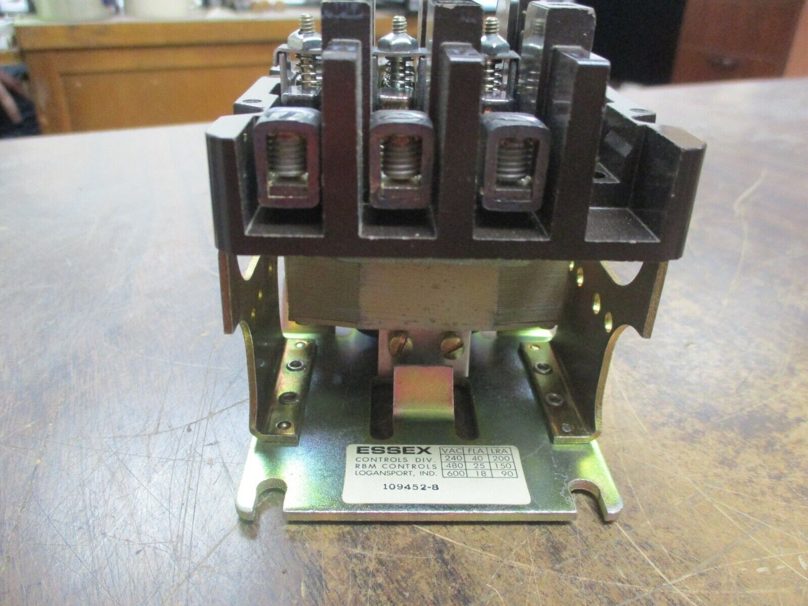 Essex Contactor 109452-8 18-40A 240-600V 24V Coil Used