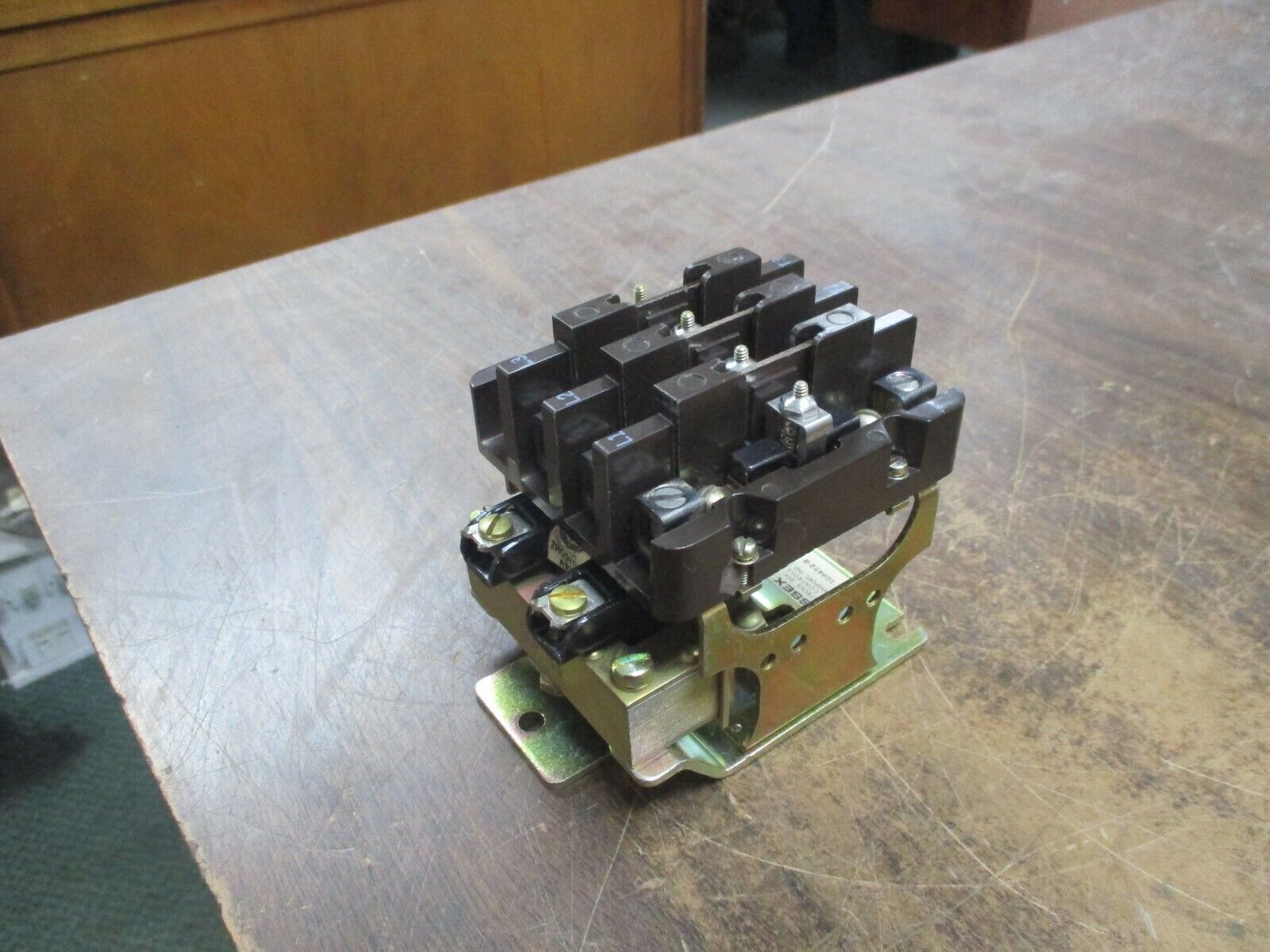 Essex Contactor 109452-8 18-40A 240-600V 24V Coil Used