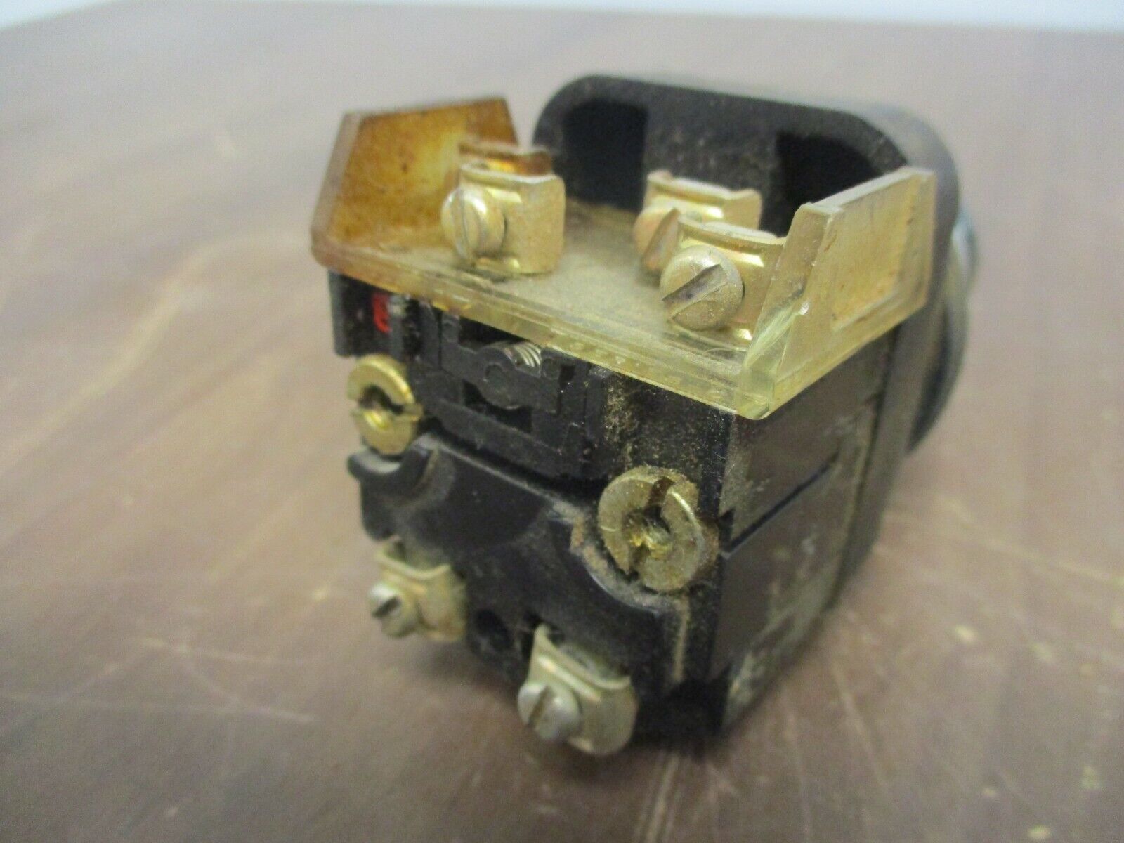 Allen-Bradley Illuminated Push Button 800T-PB16 Ser. B 120V 50/60Hz Green Used