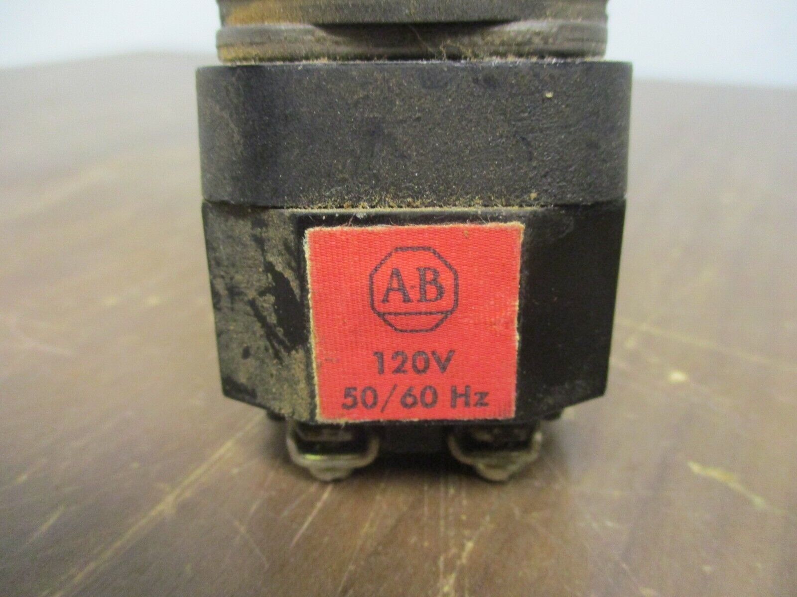 Allen-Bradley Illuminated Push Button 800T-PB16 Ser. B 120V 50/60Hz Green Used