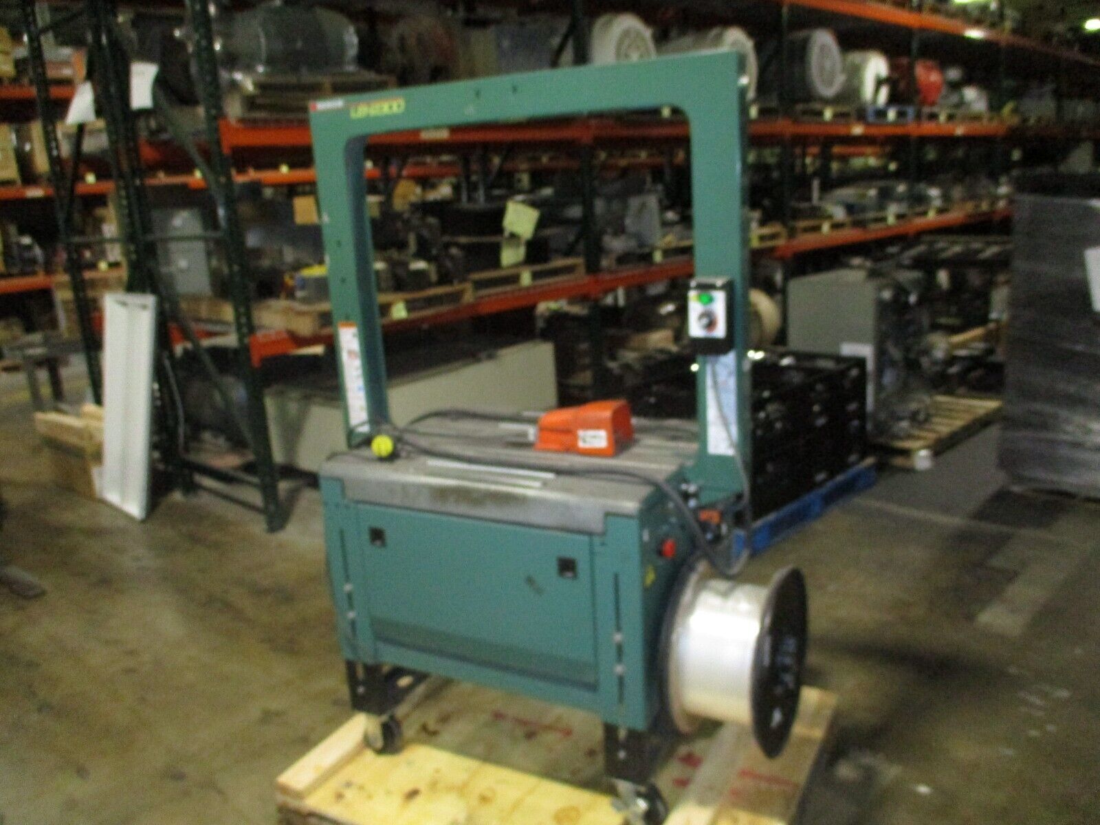 Signode LB-2300 Strapping Machine PT2300 460V 3Ph 60Hz MFD: 2002 Used